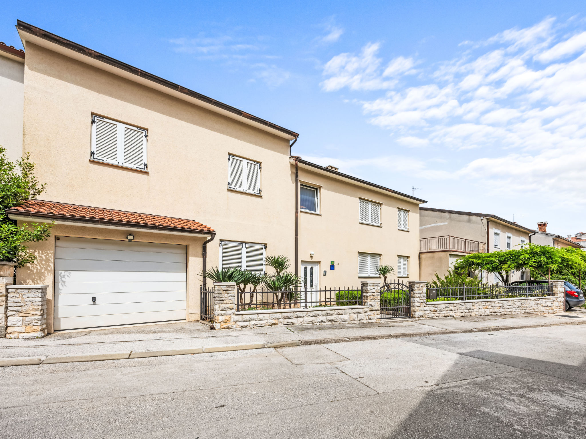Gemütliche Wohnung mit Gartenblick - Buiten