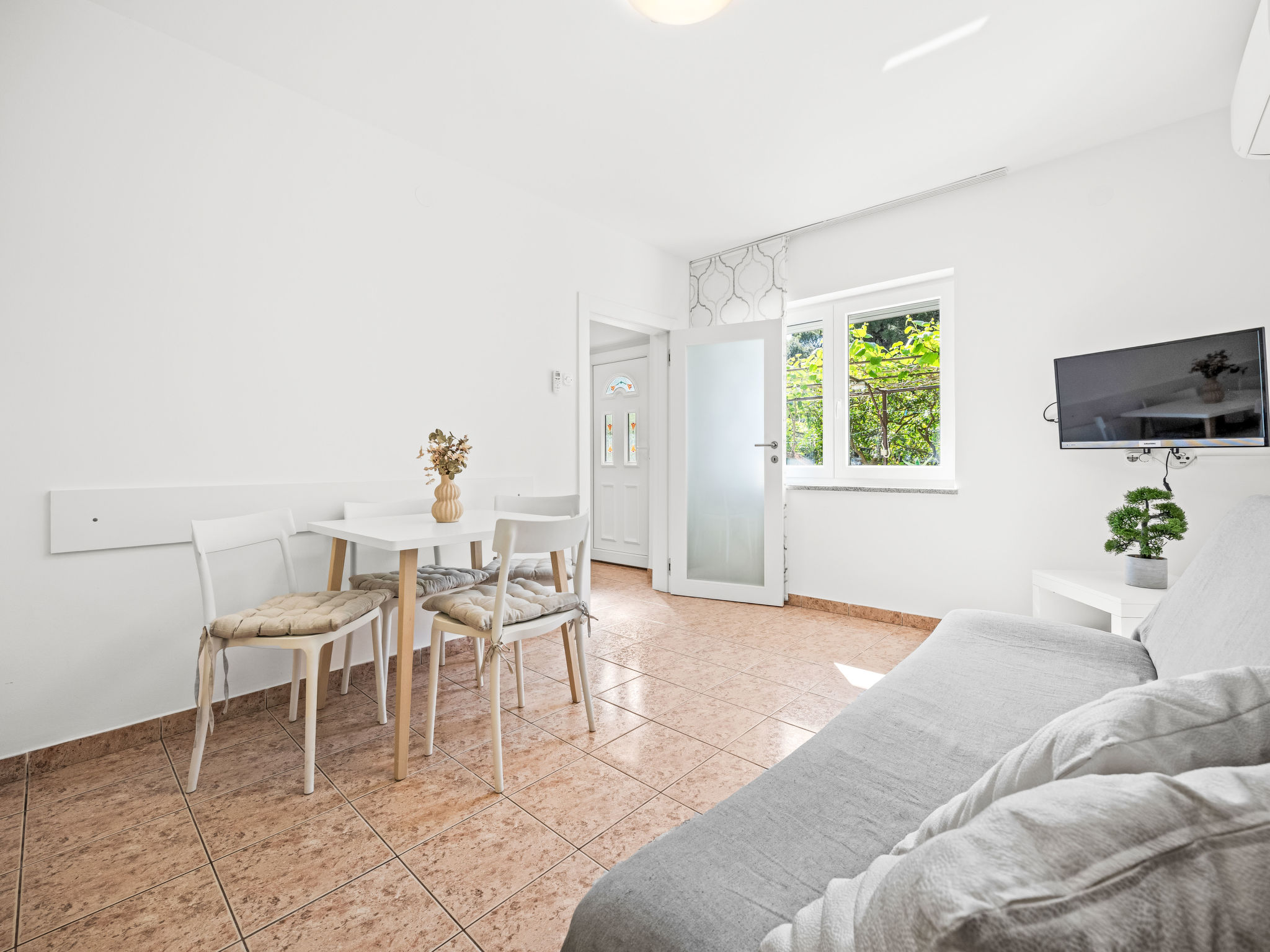 Gemütliche Wohnung mit Gartenblick - Binnen
