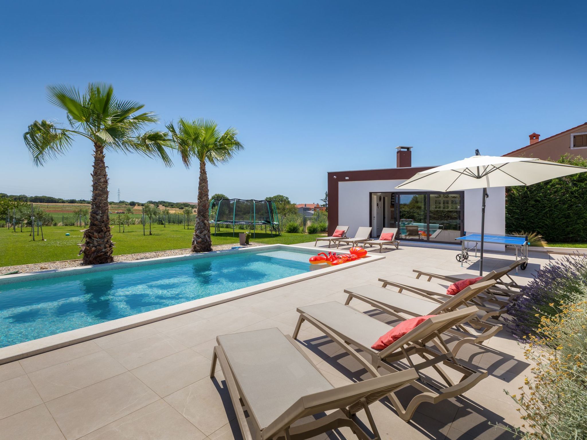 Villa Grofica, beheizter Pool, Taverne, Strandnähe-Inside