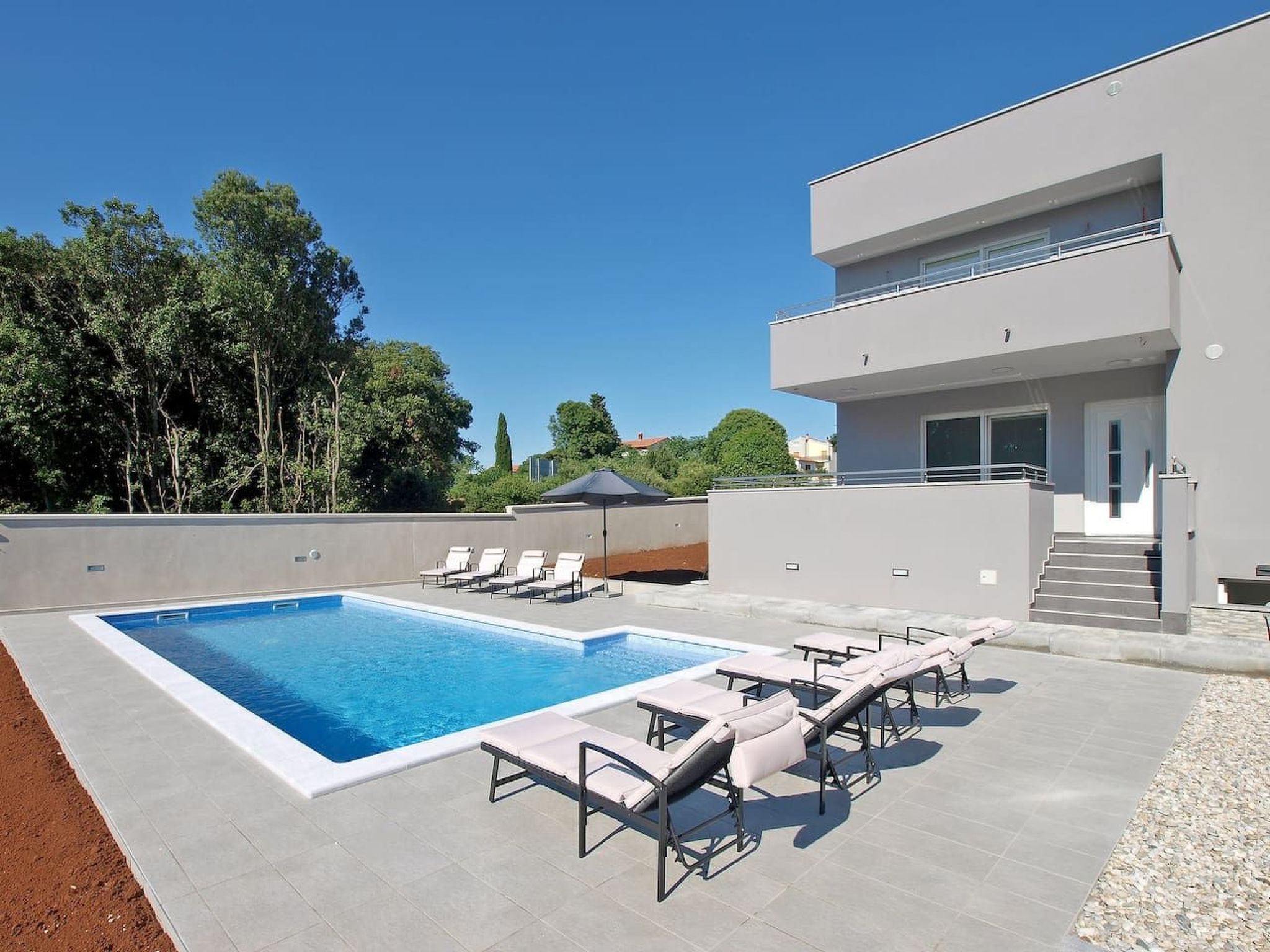 Ferienvilla mit privatem Pool-Binnen