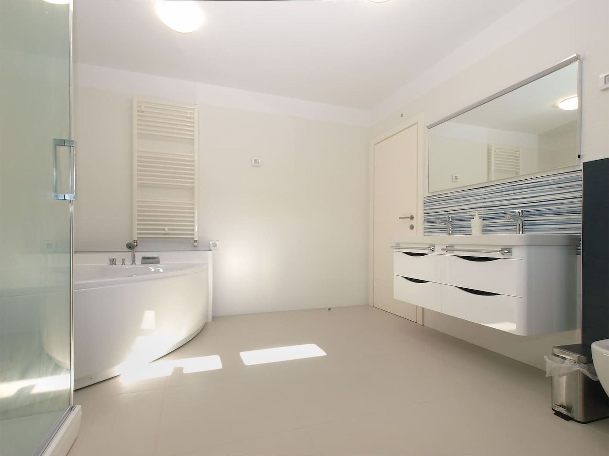 Ferienvilla mit privatem Pool-Binnen