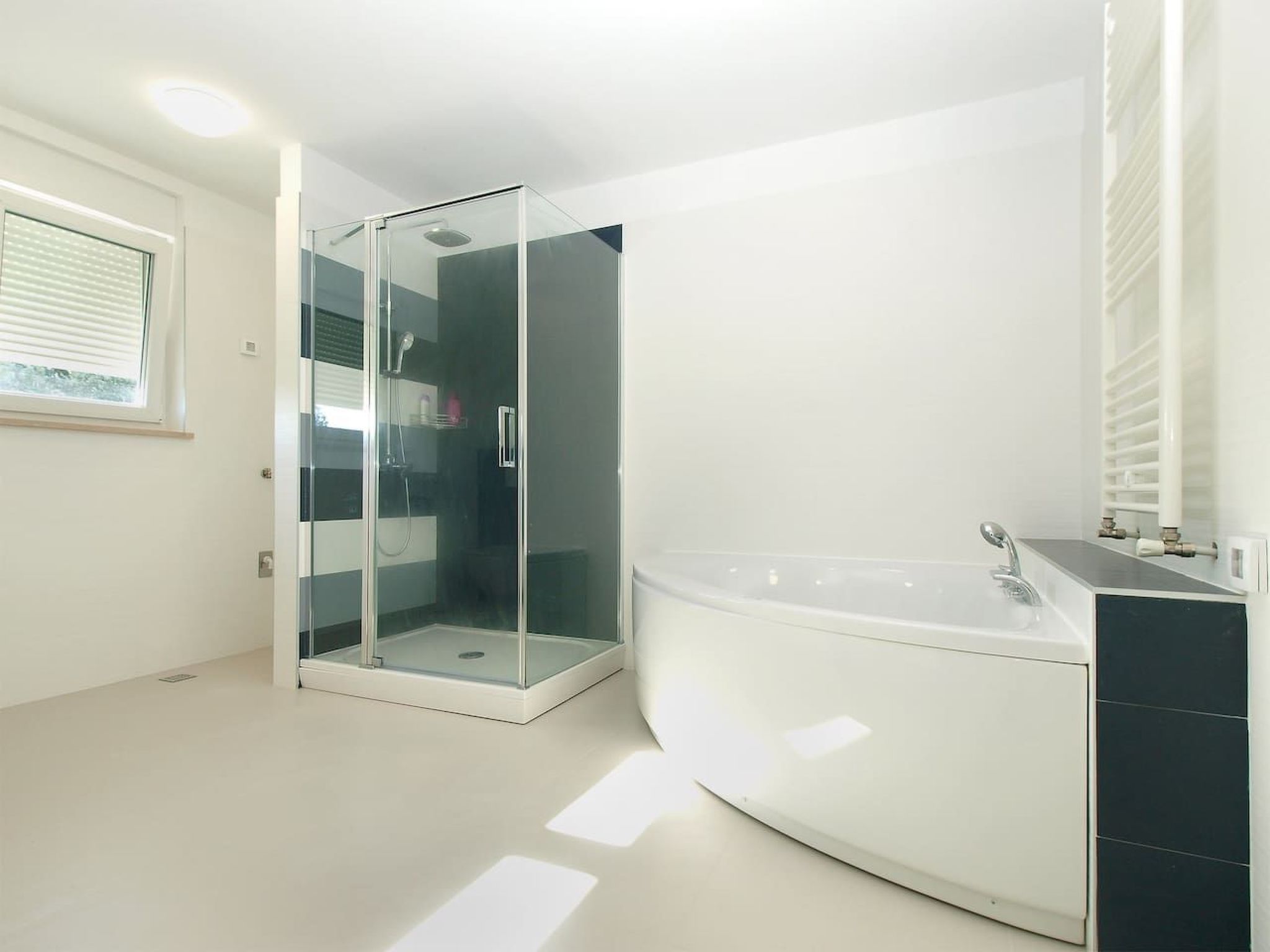 Ferienvilla mit privatem Pool-Binnen