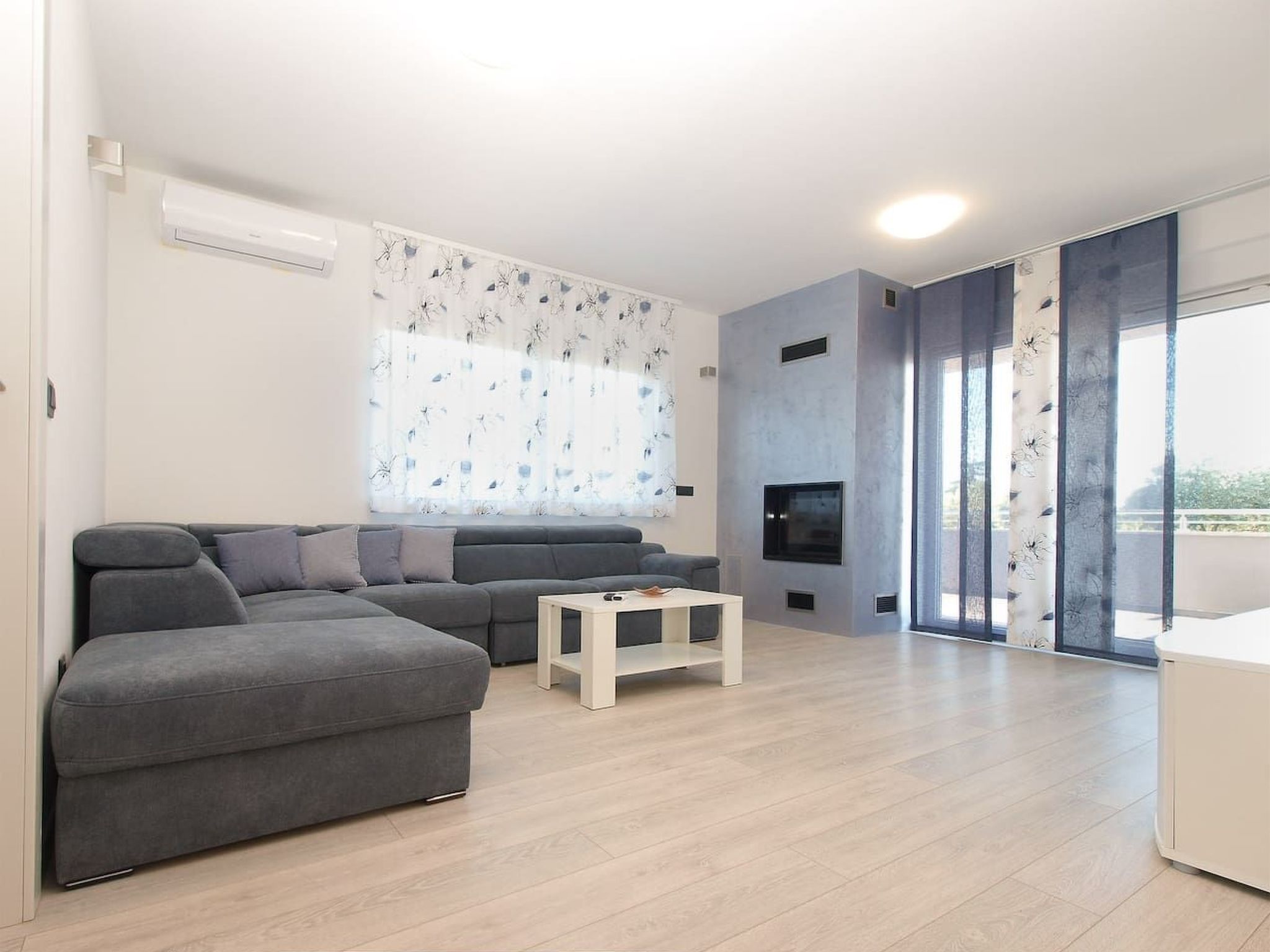 Ferienvilla mit privatem Pool-Binnen