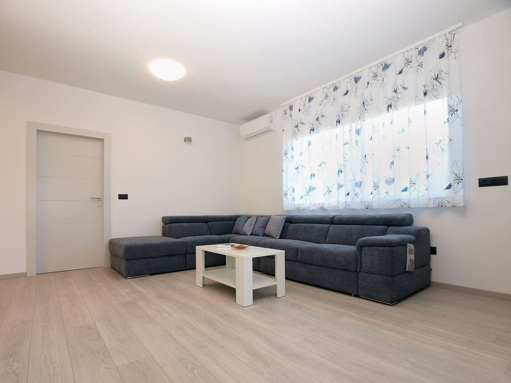 Ferienvilla mit privatem Pool-Binnen