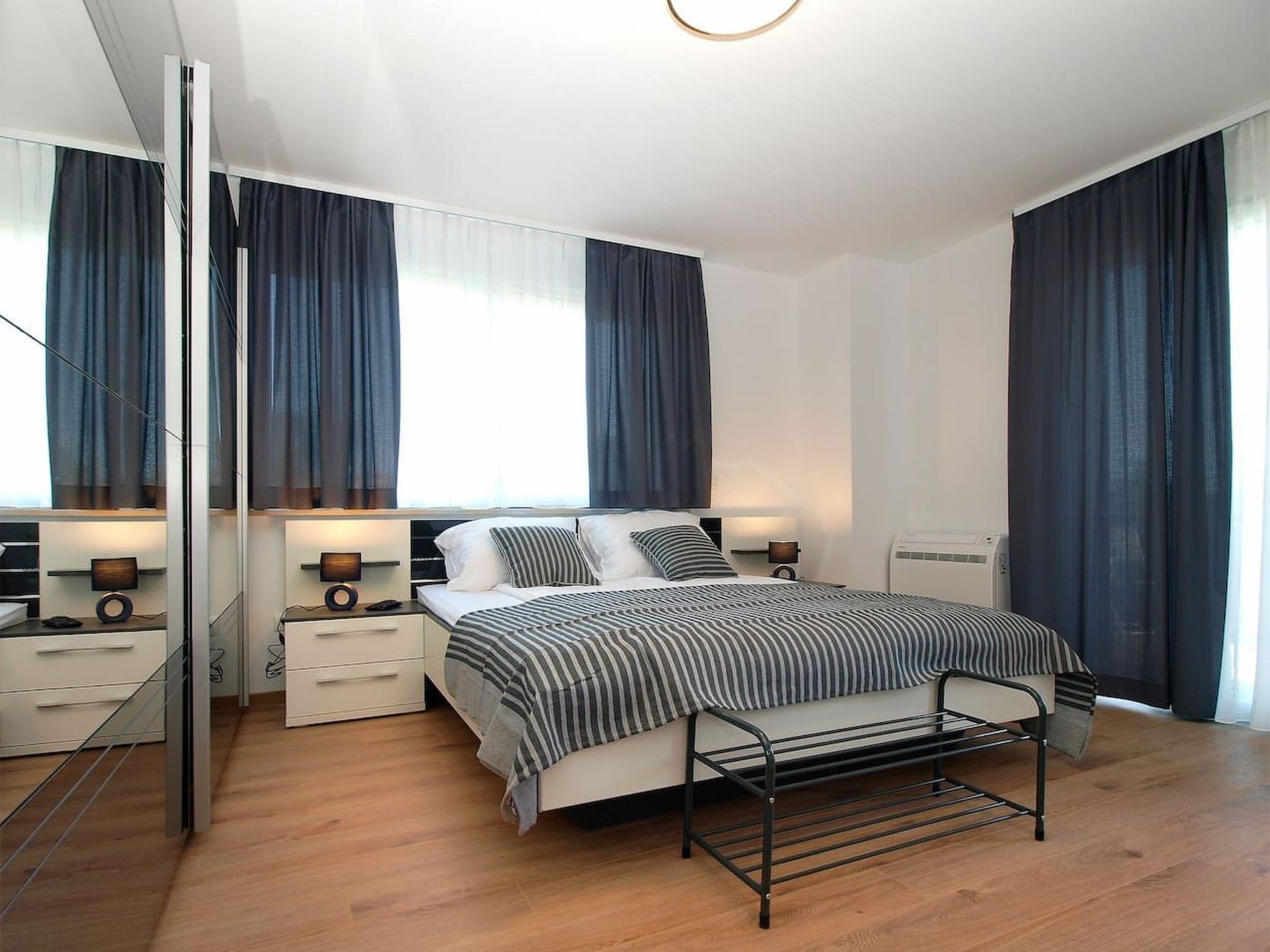 Ferienvilla mit privatem Pool-Binnen