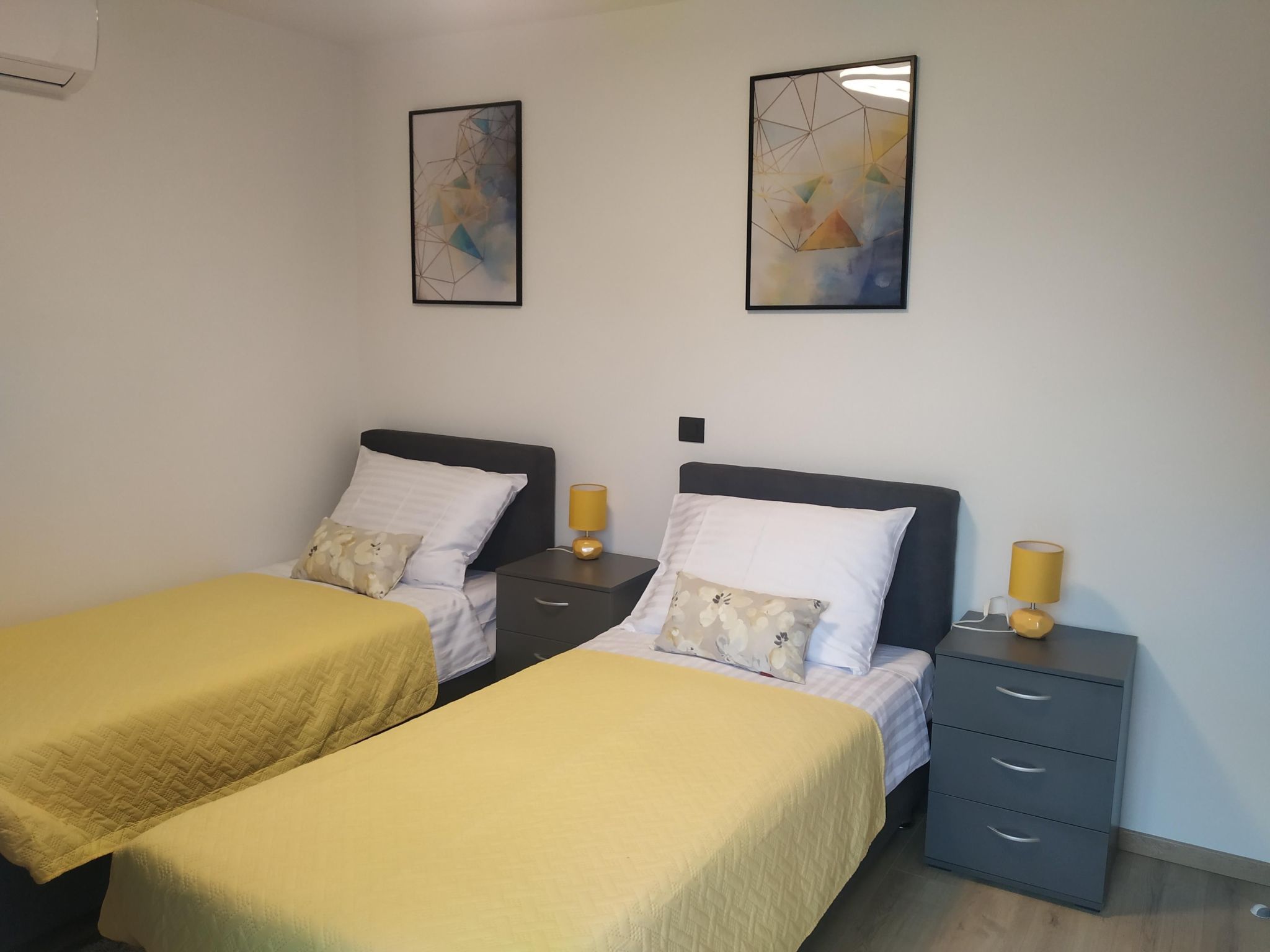 Ferienvilla mit privatem Pool-Binnen