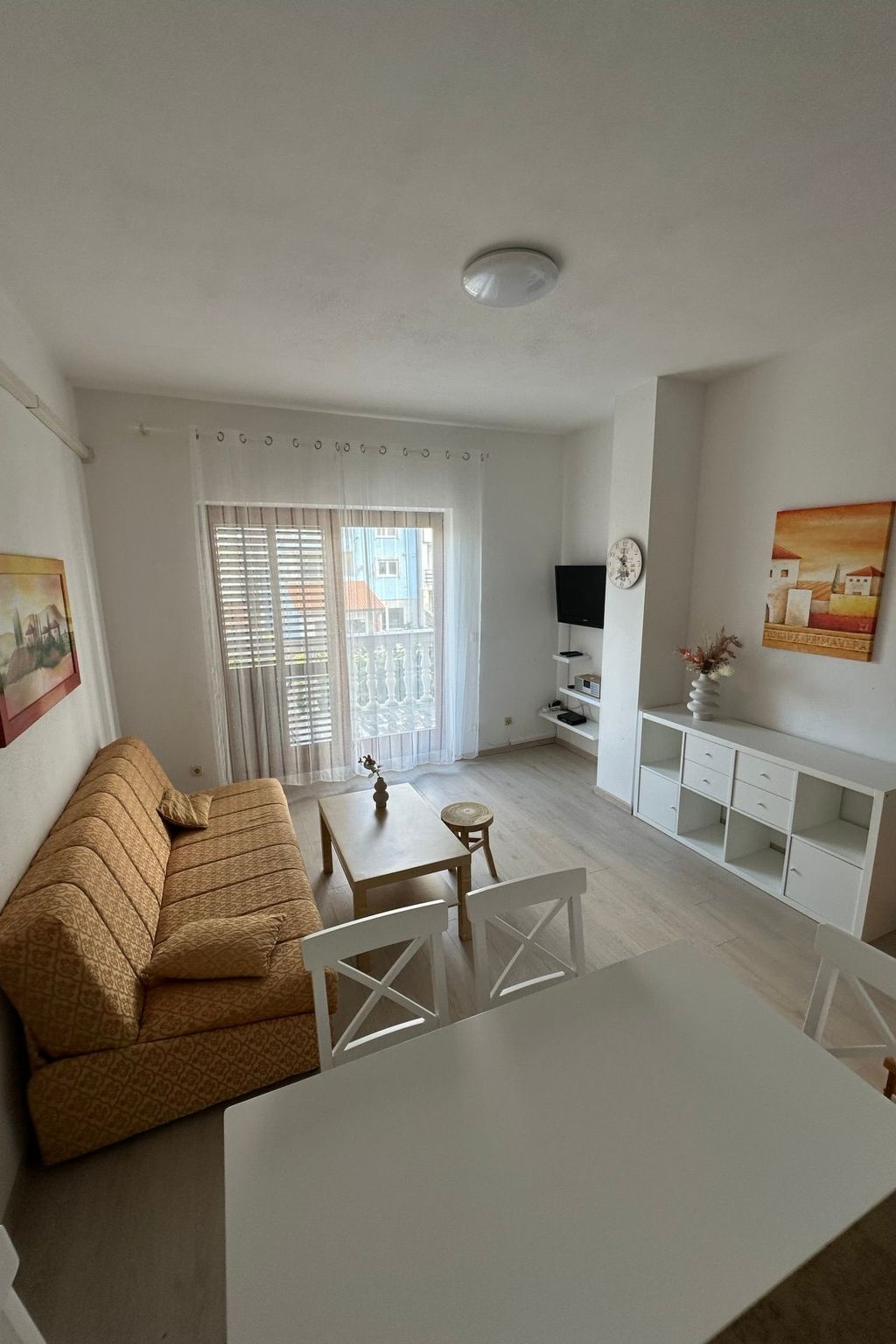 Appartement mit Balkon-Image-tags.info