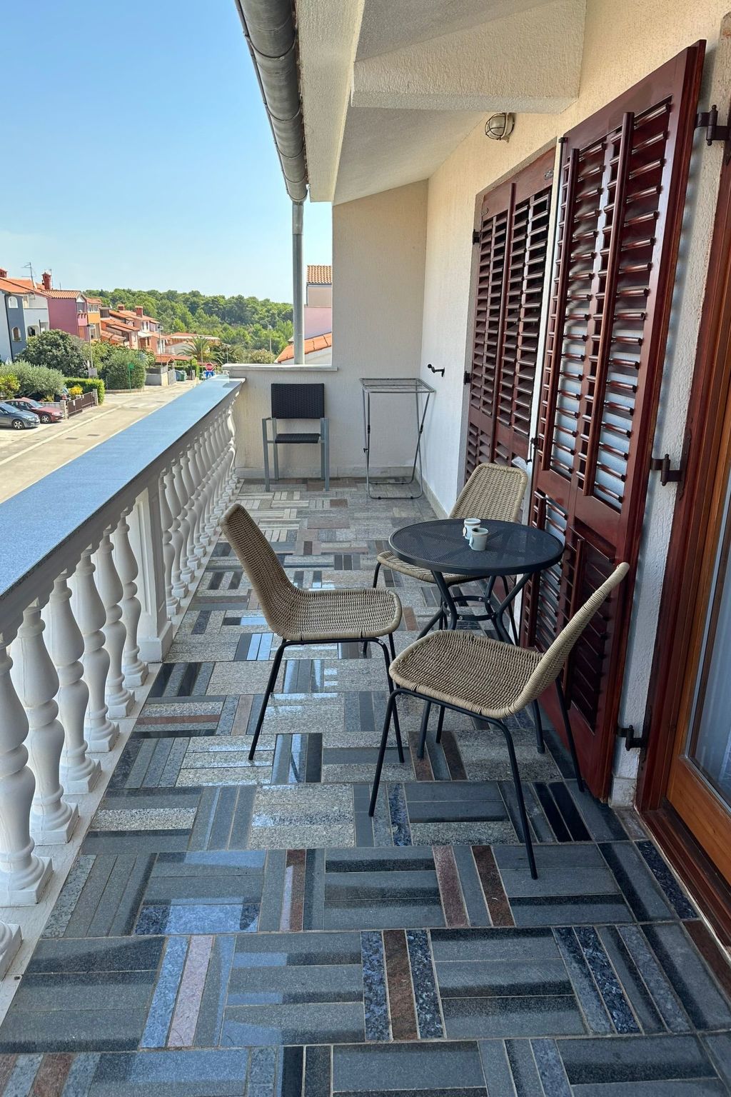 Appartement mit Balkon-Buiten