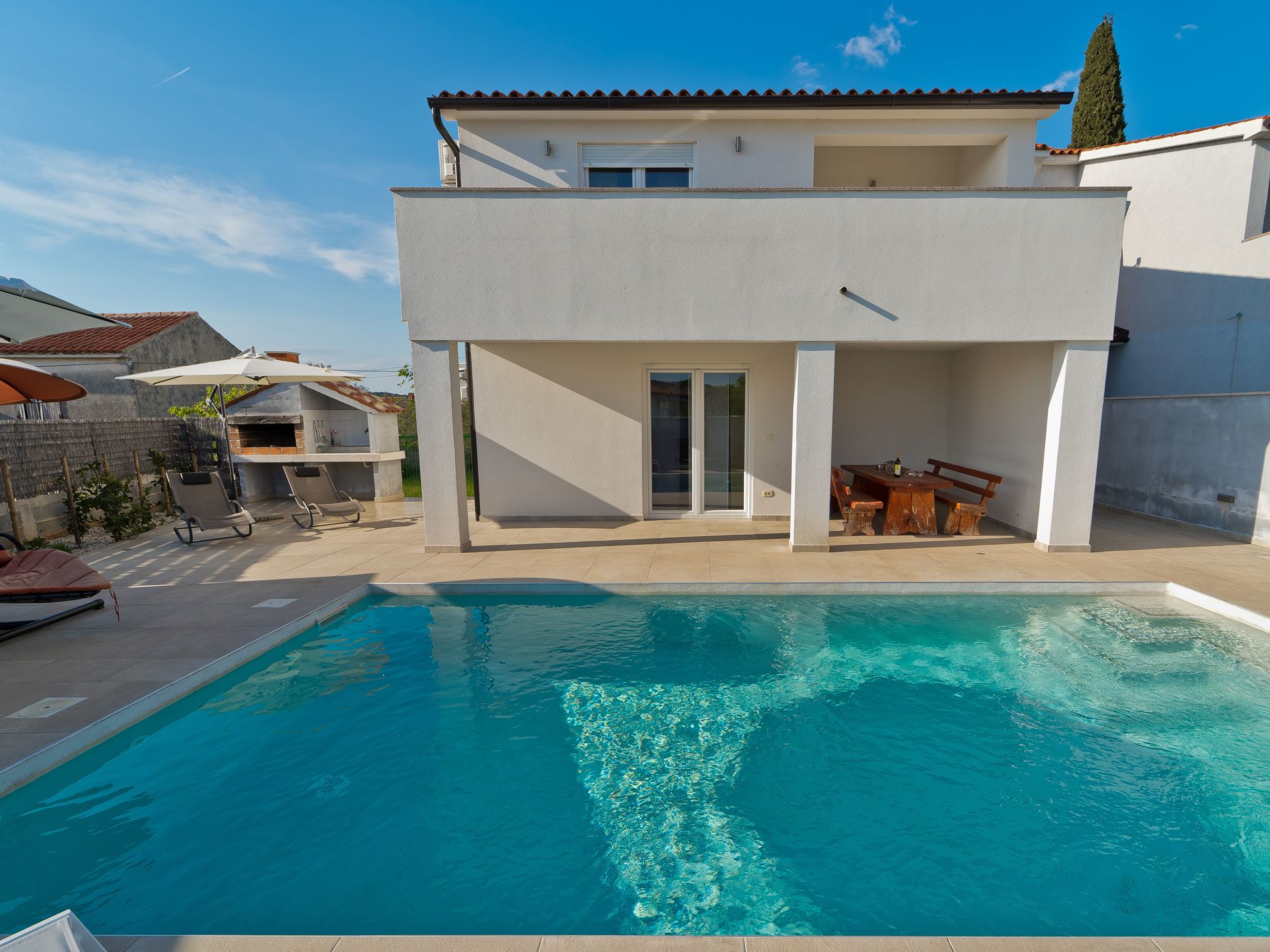 Photo of Luka mit Pool, gelegen in Pula