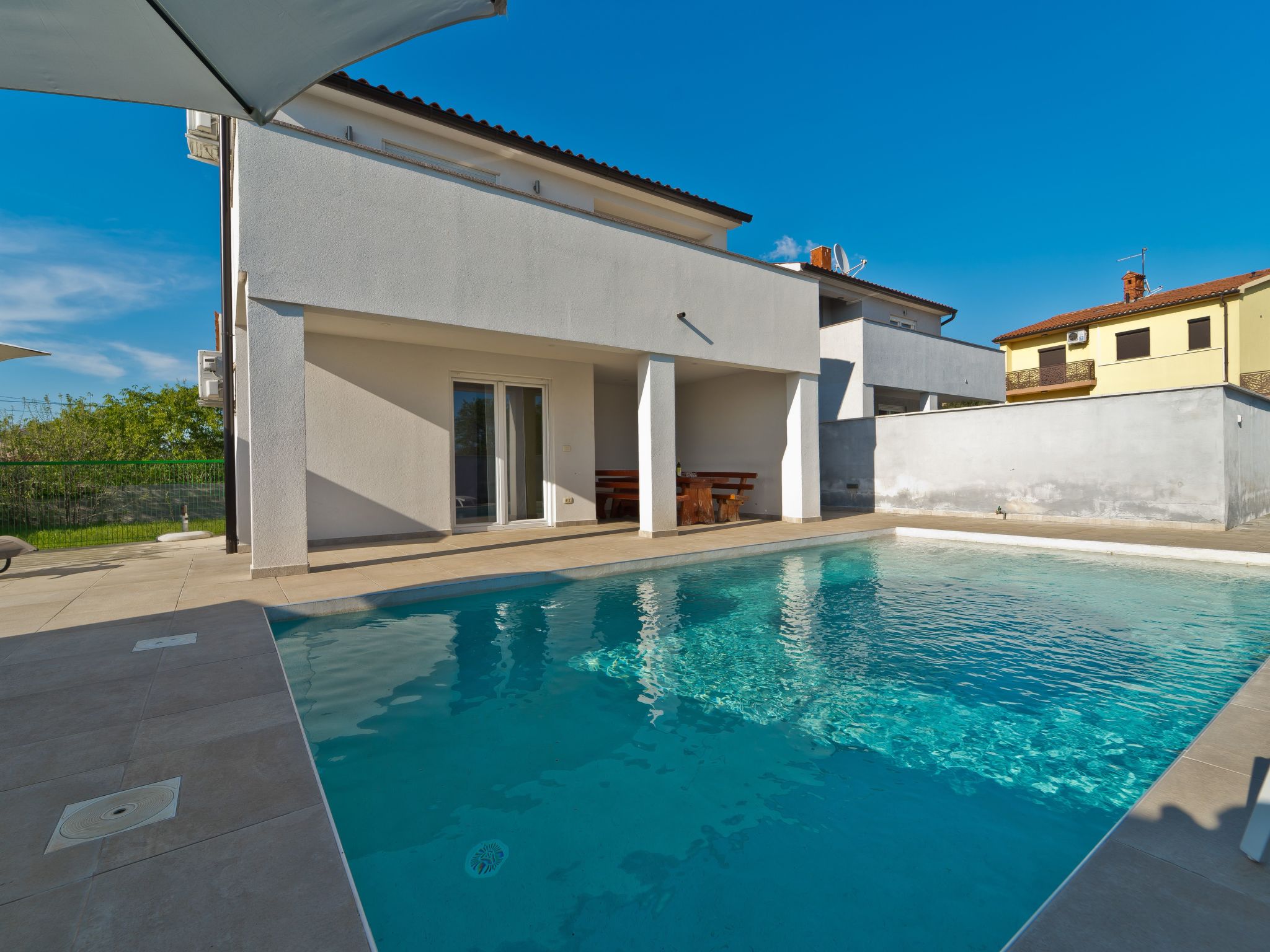 Photo of Luka mit Pool, gelegen in Pula