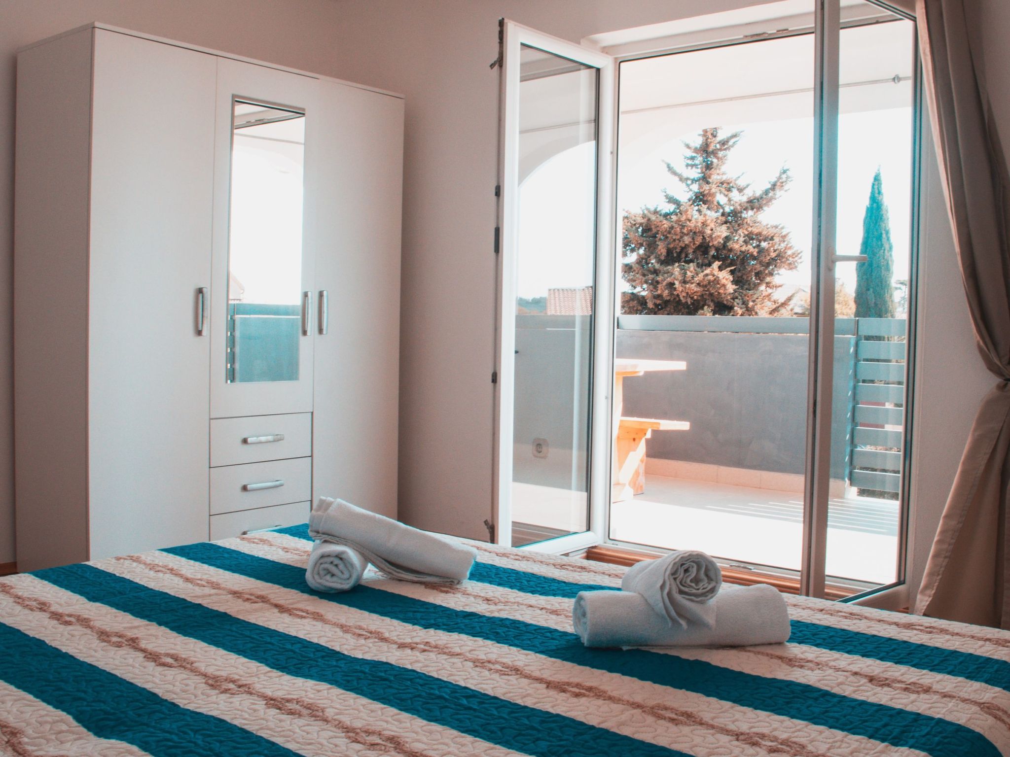 Deh 7, Dorf Štinjan