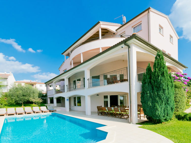16-persoons luxe villa in Štinjan met verwarmd privézwembad in Štinjan