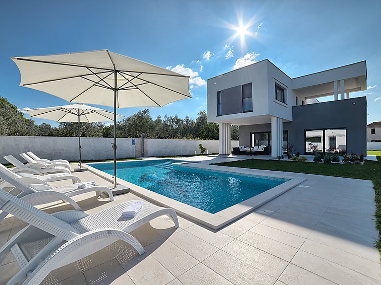 Op 1,0 km van zee: Luxe villa Lungera met verwarmd zwembad in Štinjan in Štinjan