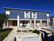 Villa Blue: Ruim vakantiehuis met privézwembad vlakbij zee in Banjole - thumbnail 1