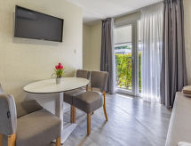 Luxe stacaravan voor 6 personen met zwembad, vlakbij zee in Pula - thumbnail 4