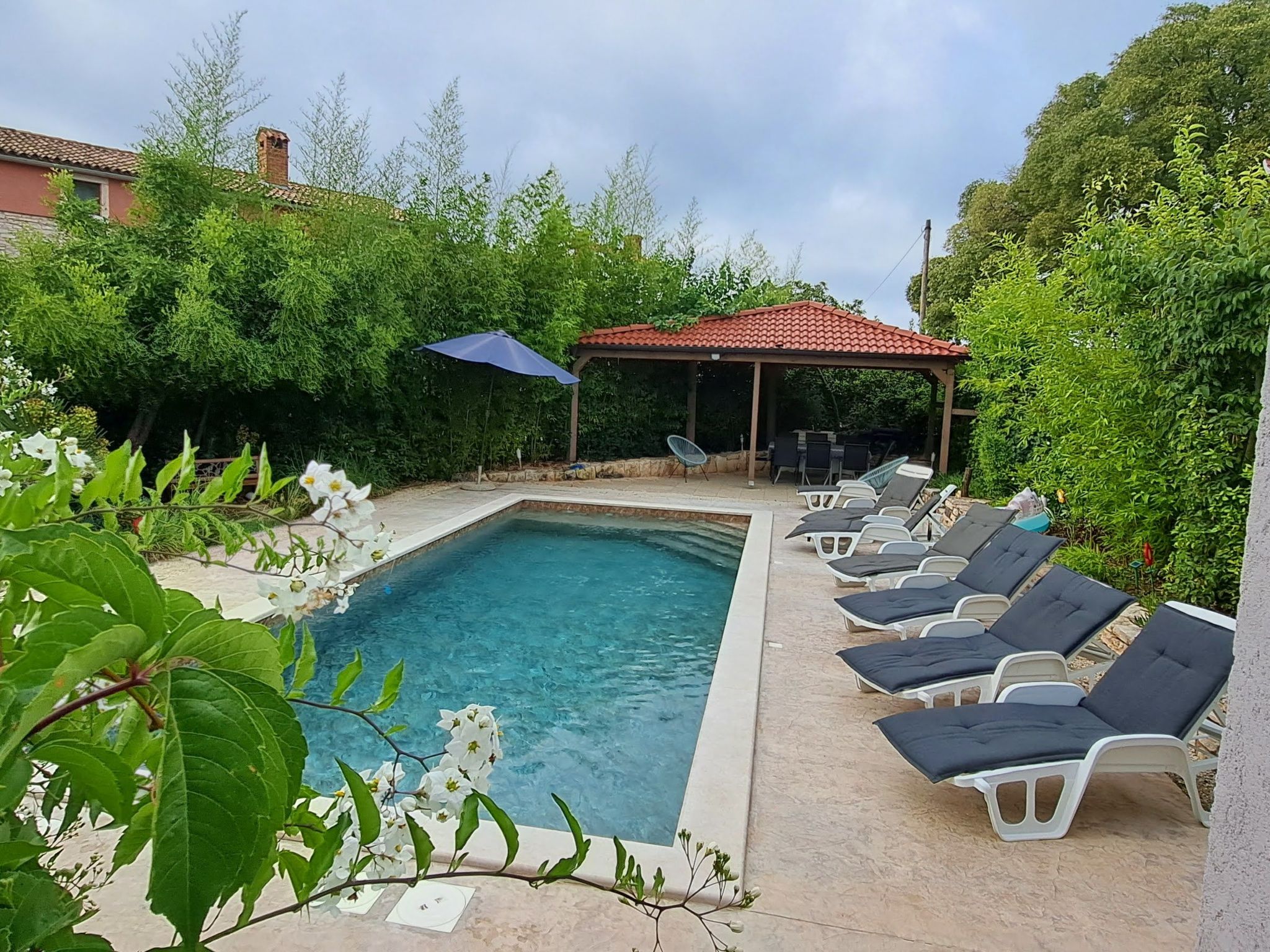 "Eti and Mia" mit Pool-Inside