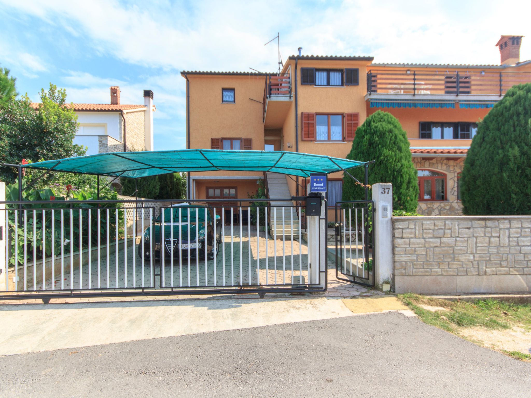 Haus in Vinkuran mit Pool und Bergblick-Binnen