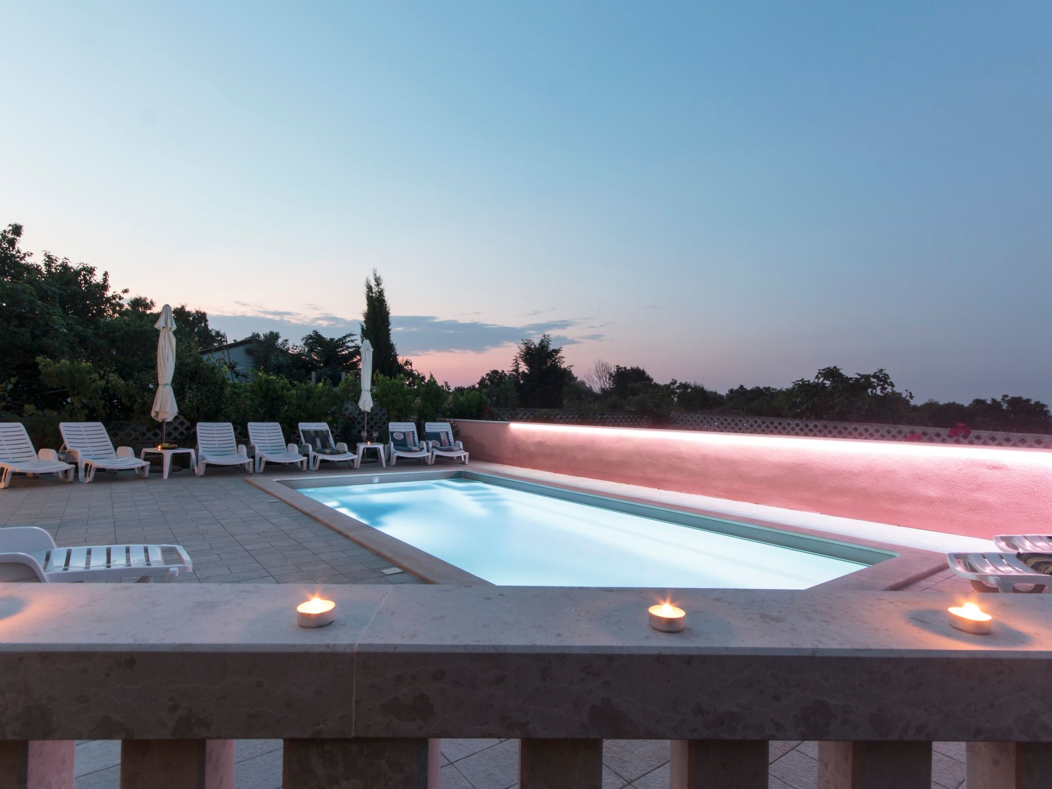 Haus in Vinkuran mit Pool und Bergblick-Binnen