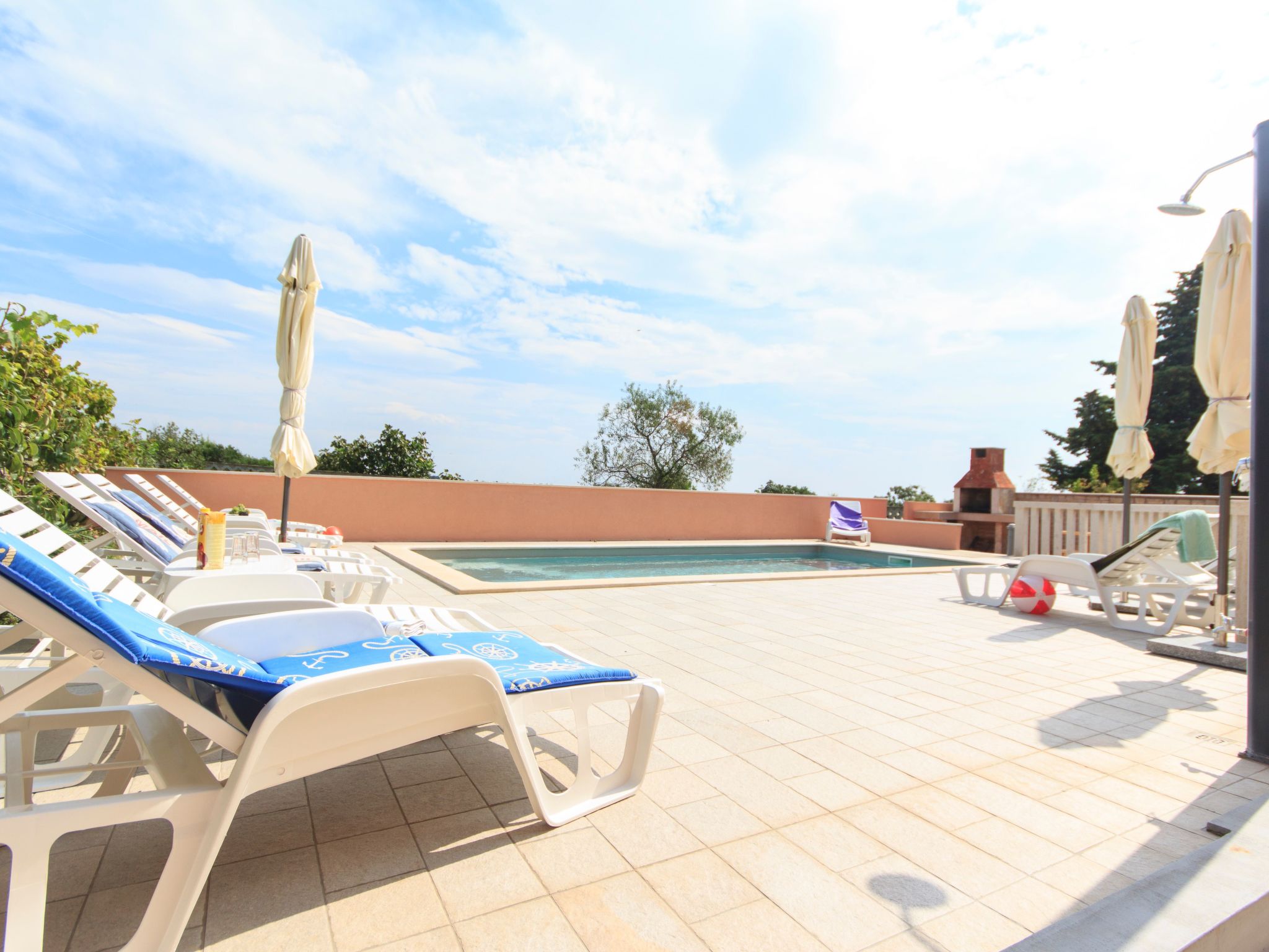 Haus in Vinkuran mit Pool und Bergblick-Binnen