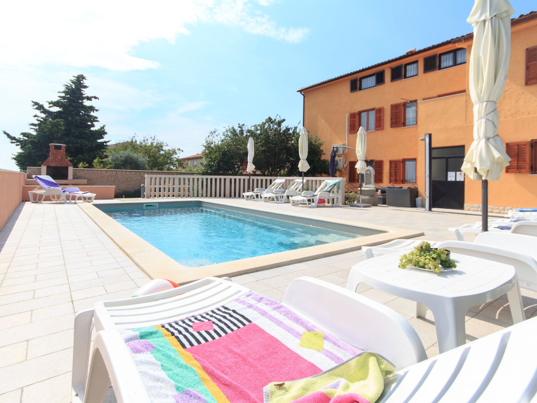 Haus in Vinkuran mit Pool und Bergblick-Binnen