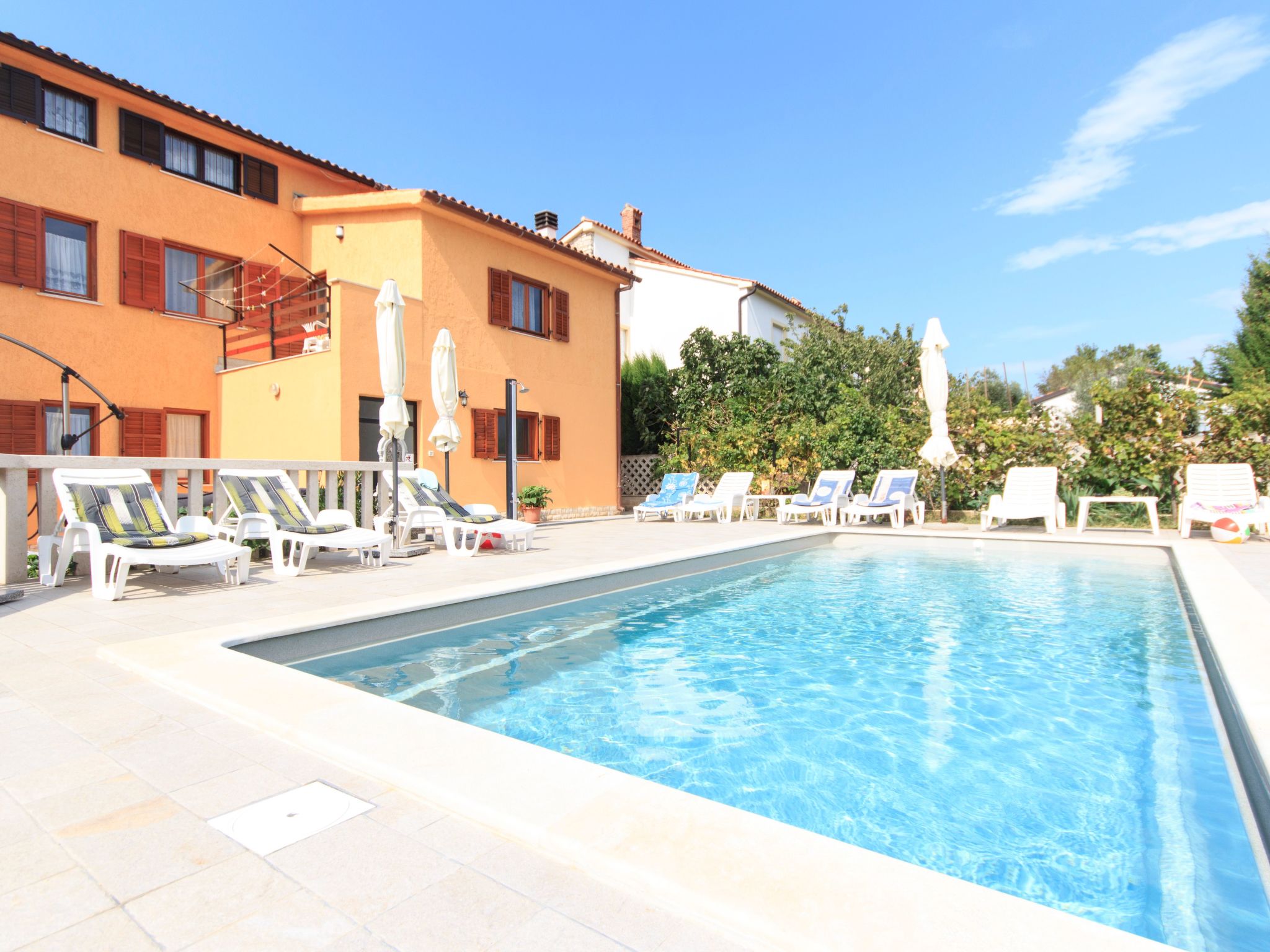 Haus in Vinkuran mit Pool und Bergblick-Binnen