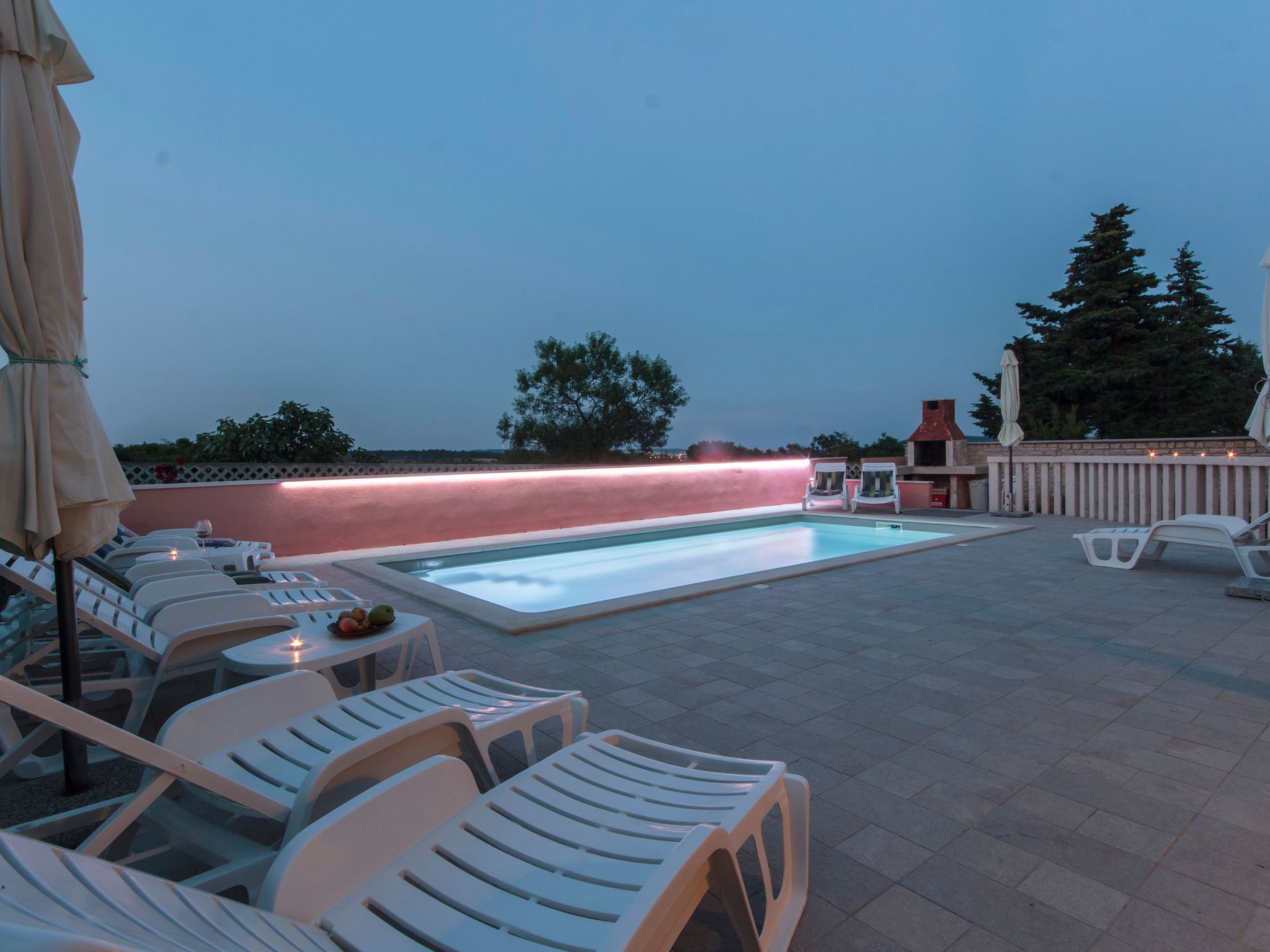 Haus in Vinkuran mit Pool und Bergblick-Binnen