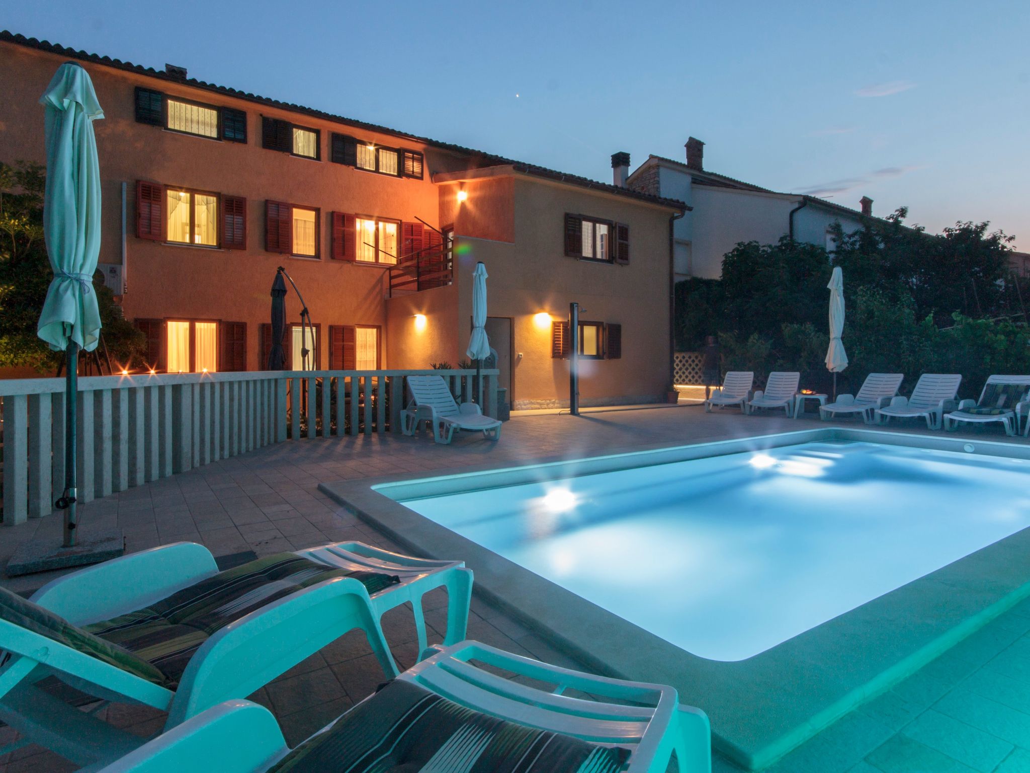 Haus in Vinkuran mit Pool und Bergblick-Binnen