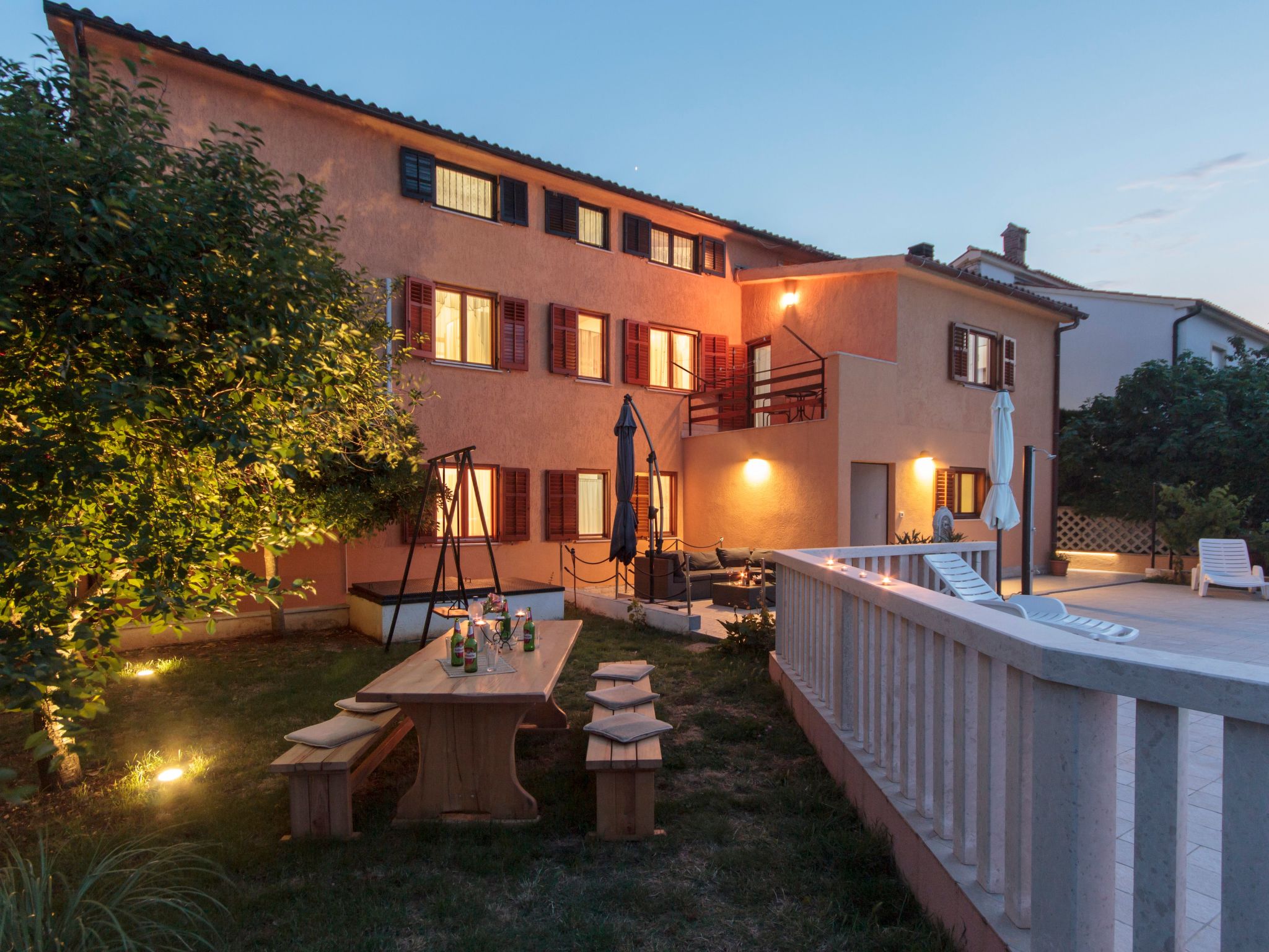 Haus in Vinkuran mit Pool und Bergblick-Binnen