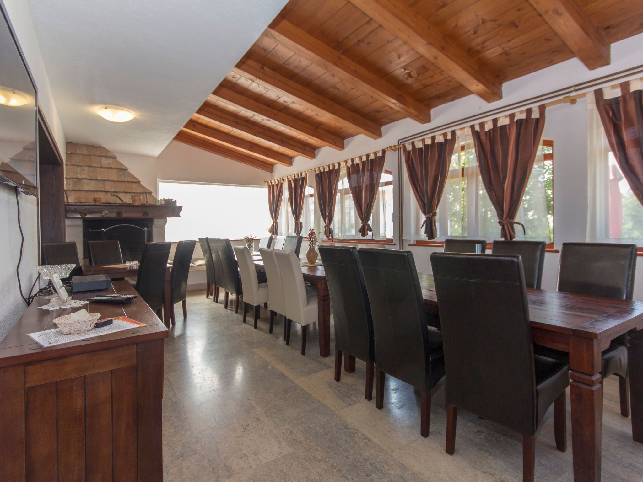 Haus in Vinkuran mit Pool und Bergblick-Binnen