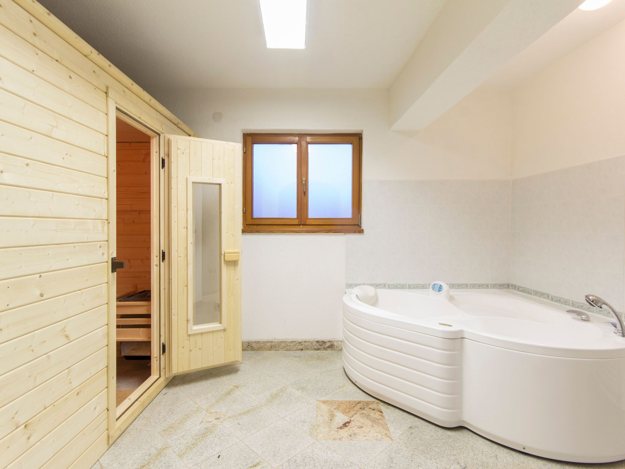 Haus in Vinkuran mit Pool und Bergblick-Binnen