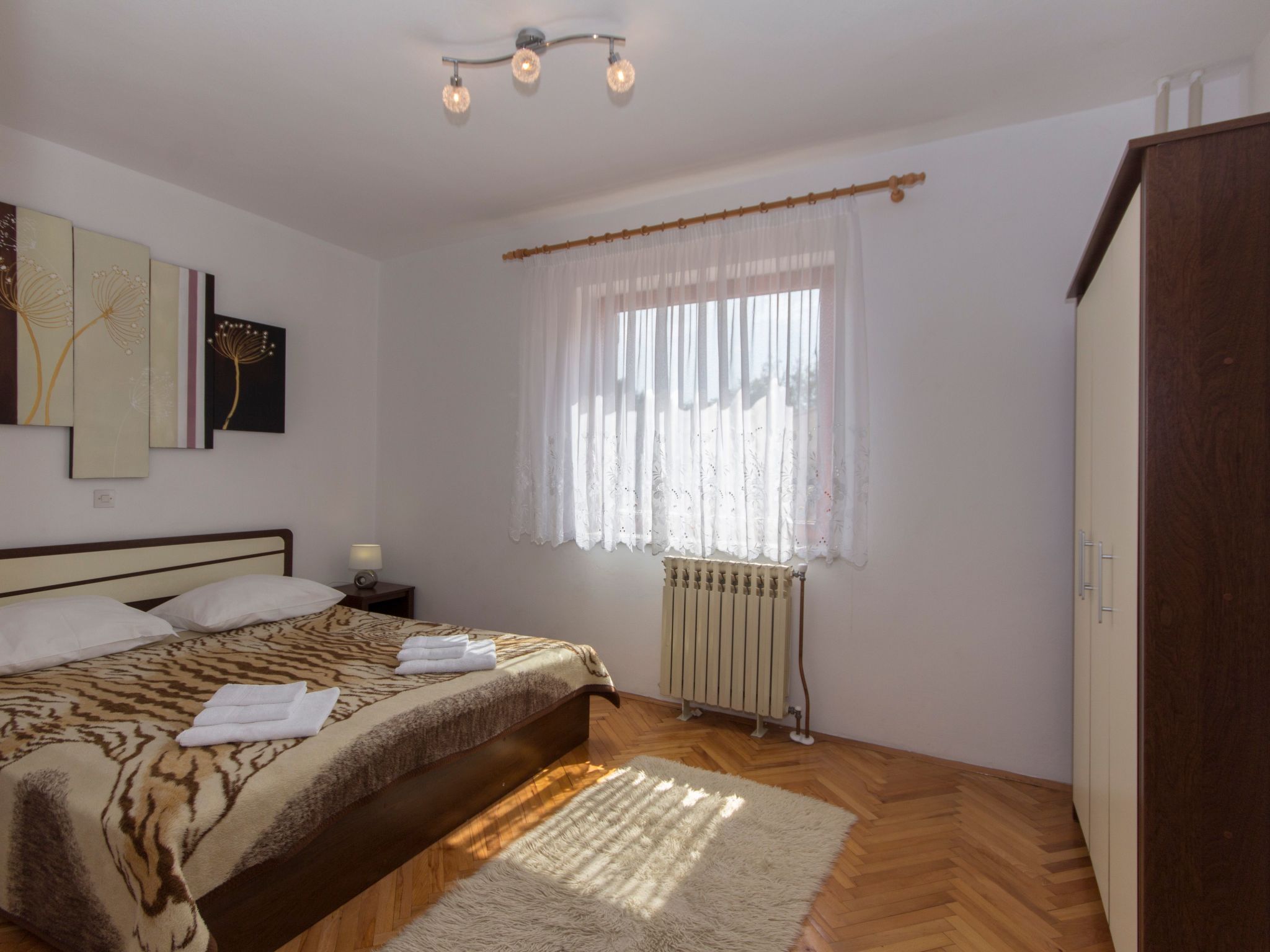 Haus in Vinkuran mit Pool und Bergblick-Binnen