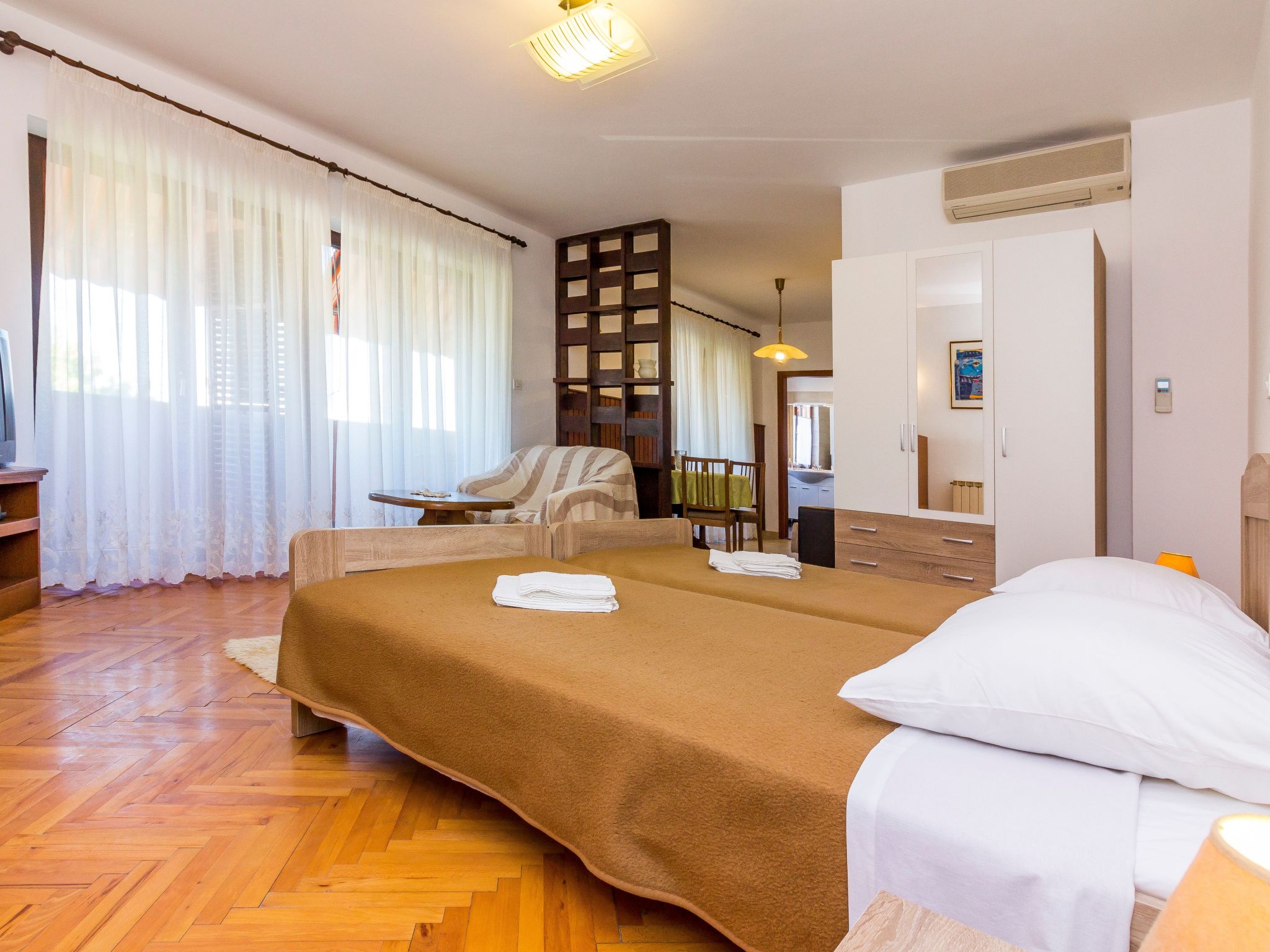 Haus in Vinkuran mit Pool und Bergblick-Binnen