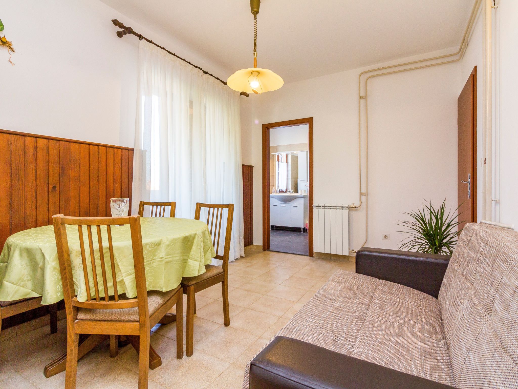 Haus in Vinkuran mit Pool und Bergblick-Binnen