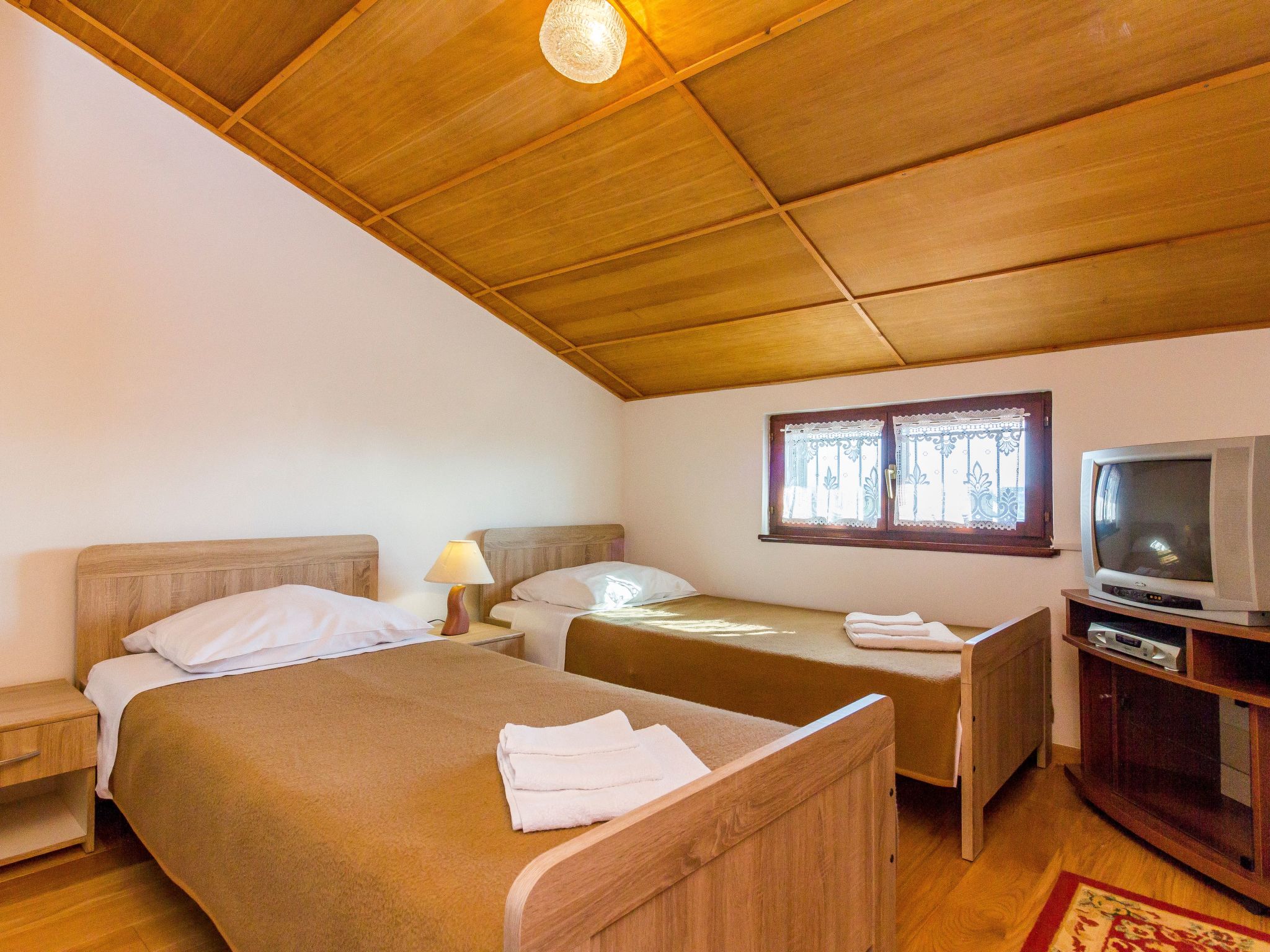 Haus in Vinkuran mit Pool und Bergblick-Binnen