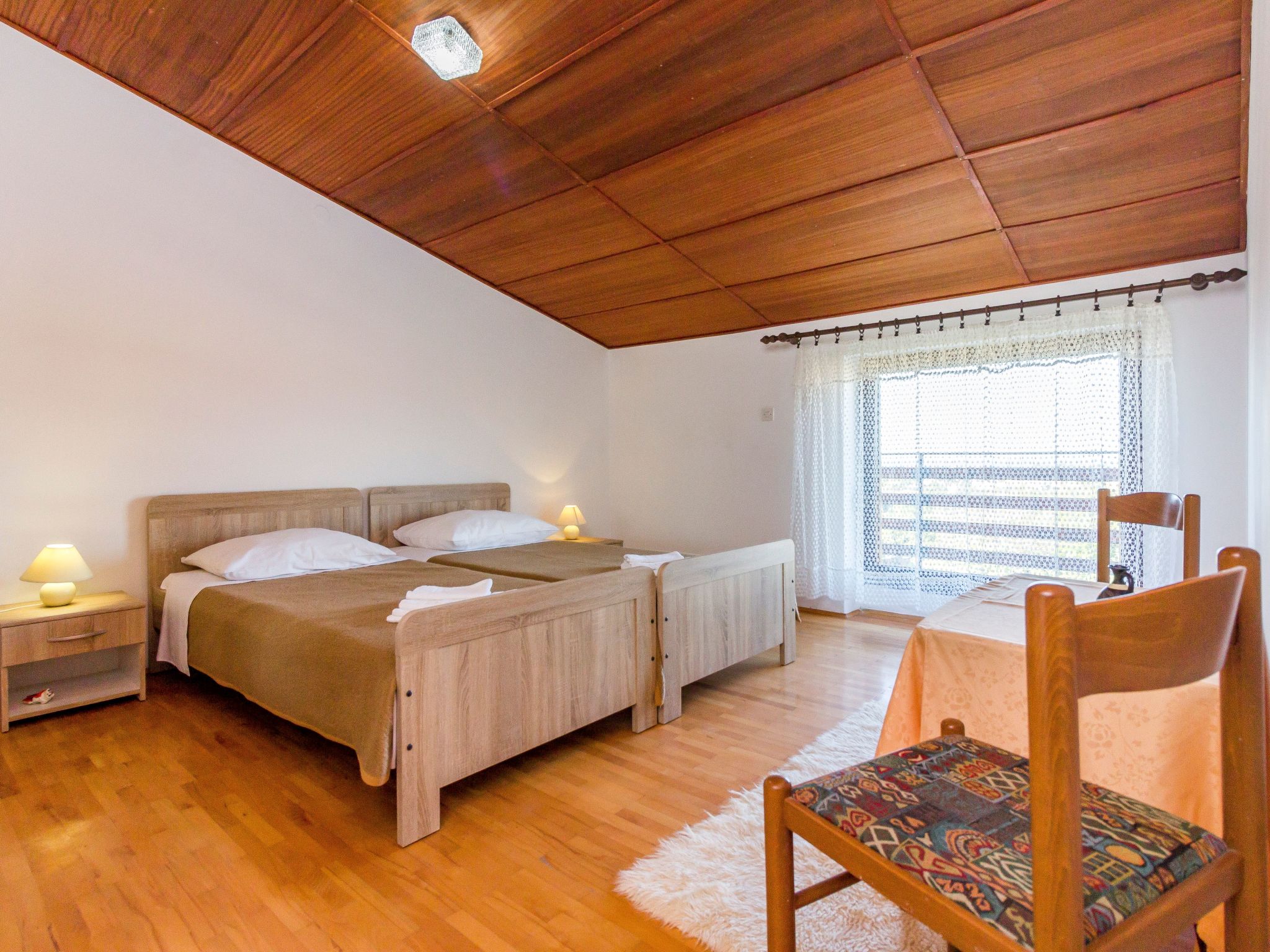 Haus in Vinkuran mit Pool und Bergblick-Binnen