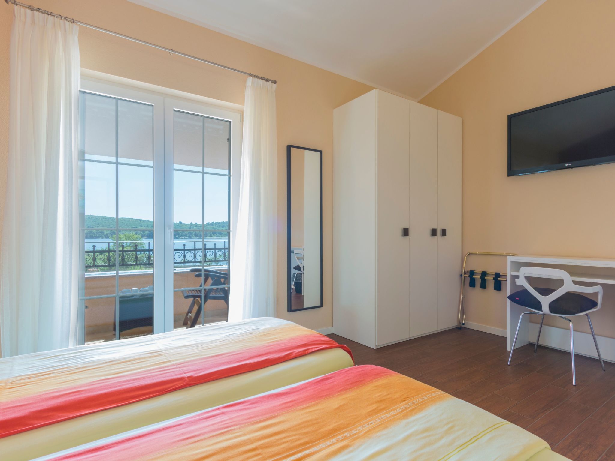 In Pomer mit privatem beheizten Pool und Meerblick-Image-tags.info