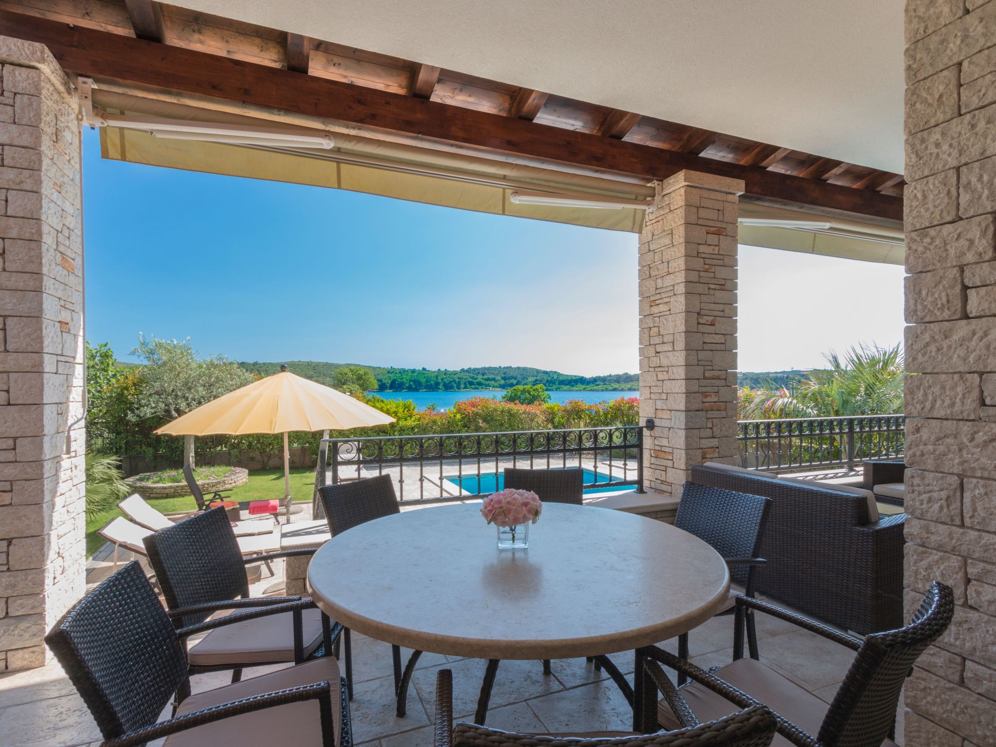 In Pomer mit privatem beheizten Pool und Meerblick-Image-tags.info