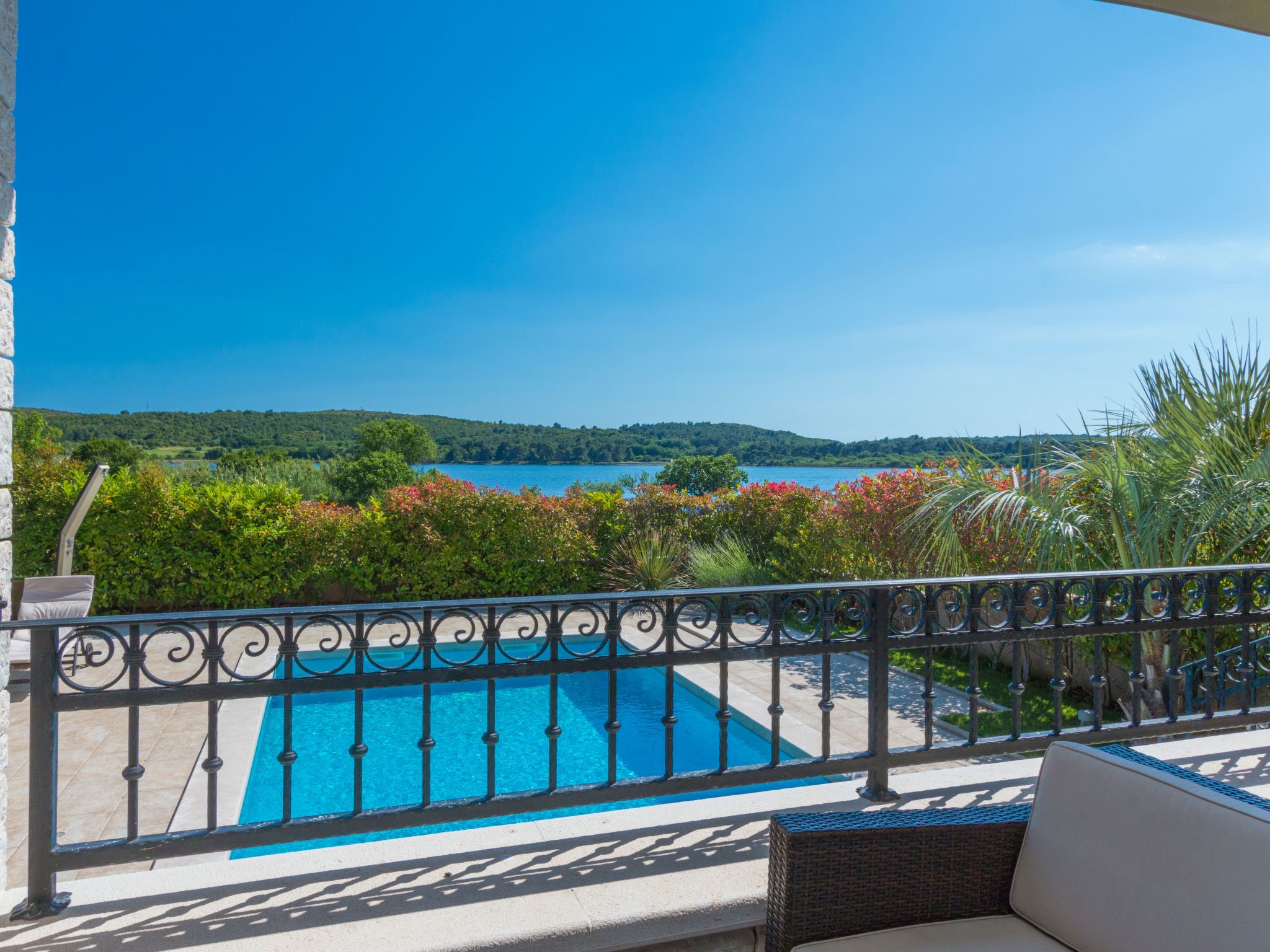 In Pomer mit privatem beheizten Pool und Meerblick-Image-tags.info