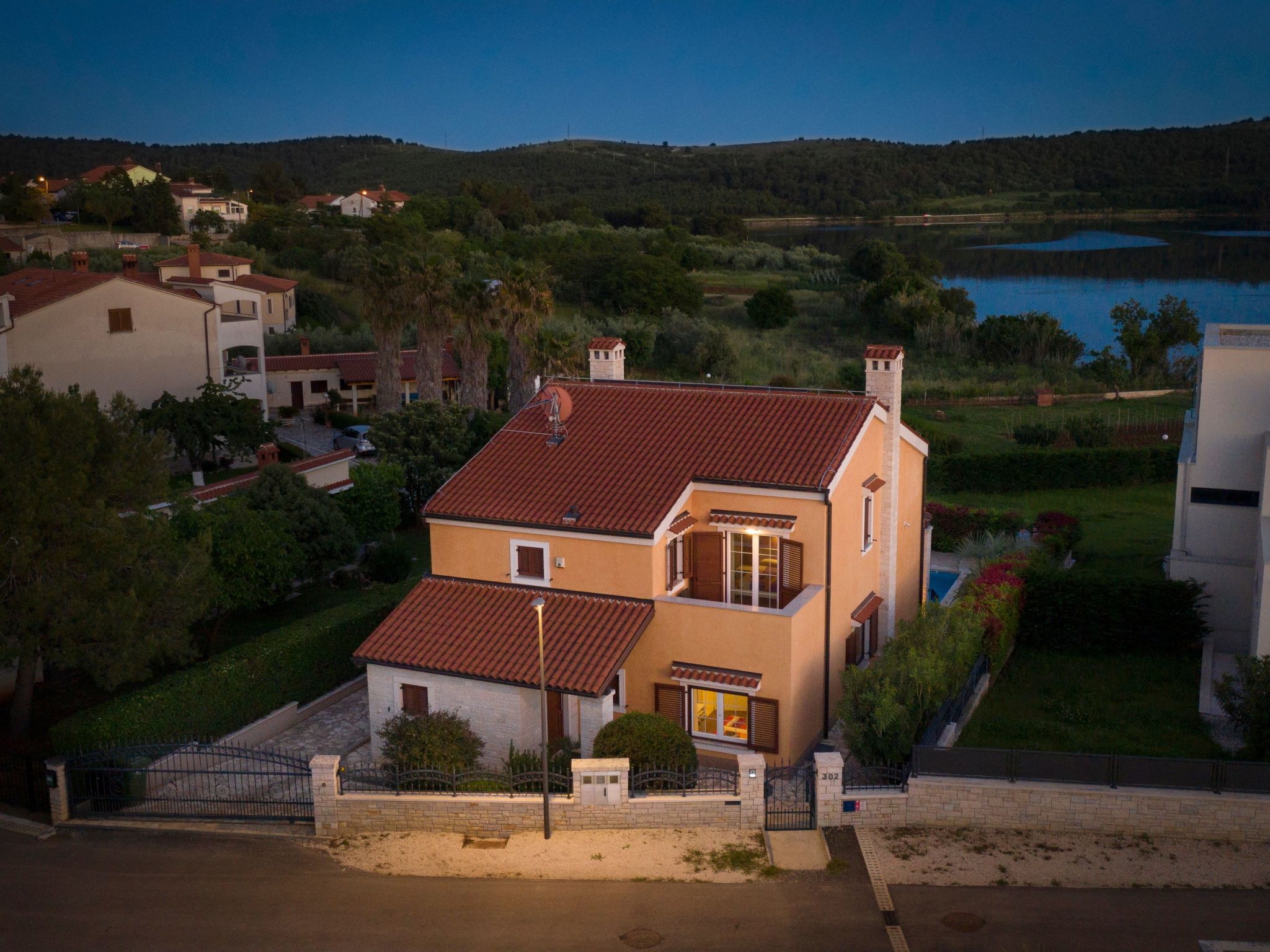 In Pomer mit privatem beheizten Pool und Meerblick-Image-tags.info