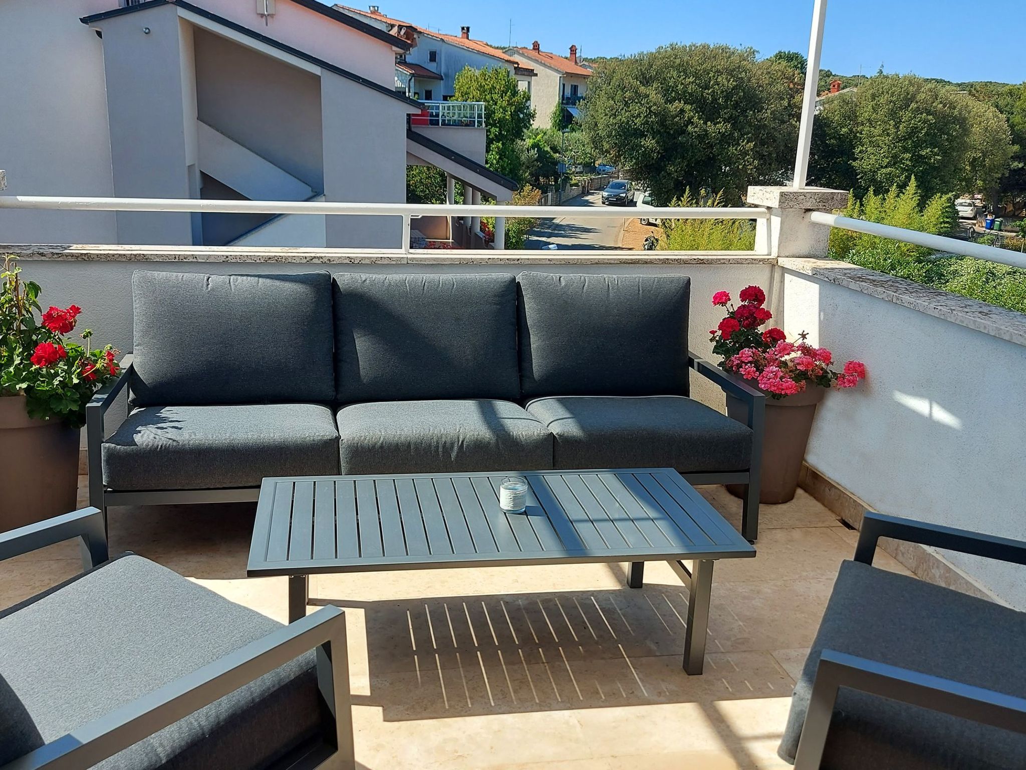 Photo of Große Wohnung in Pješčana Uvala mit Eigenem Balk