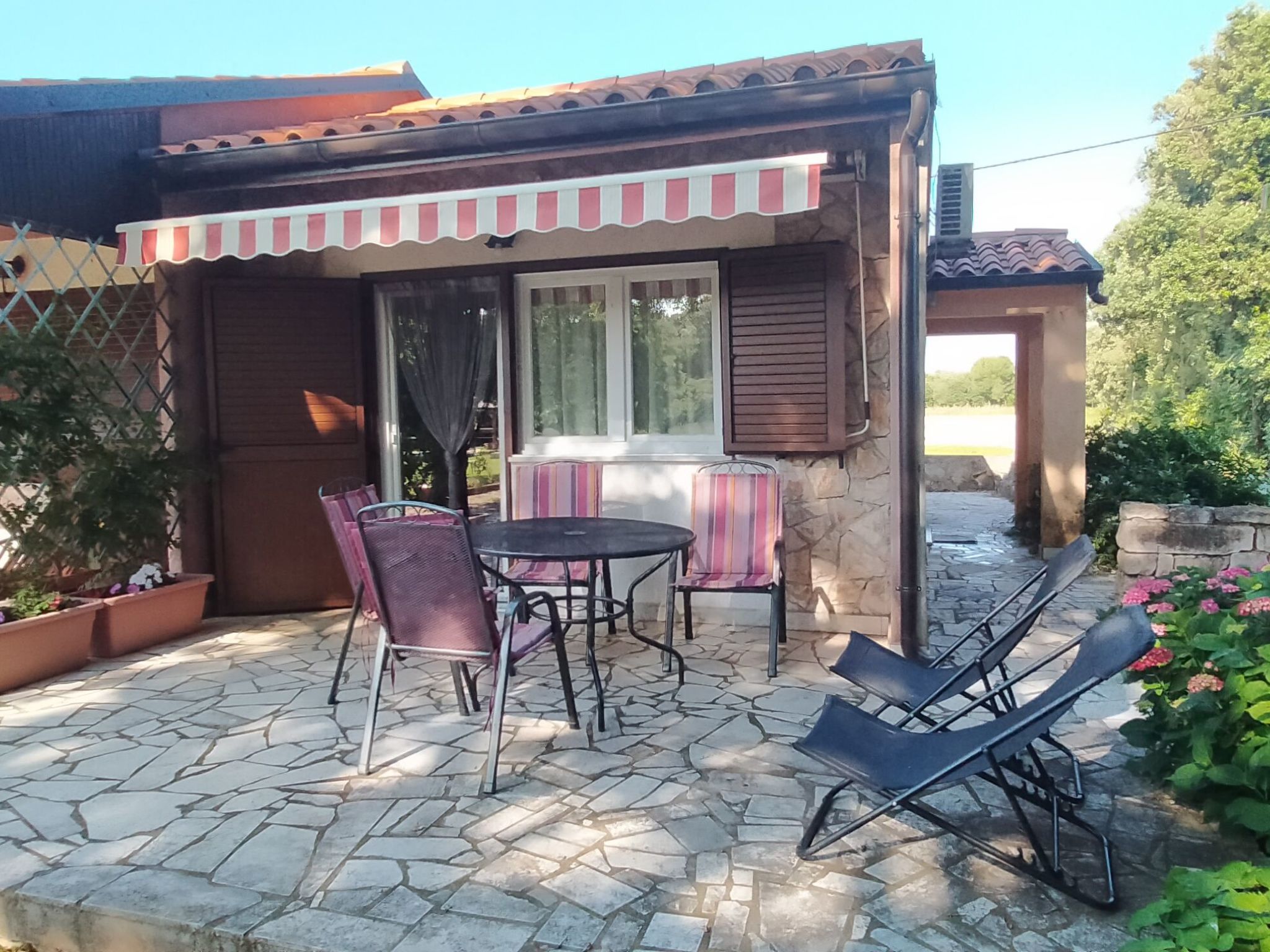 Anwesen "Nina" auf einem eingezäunten Grundstück