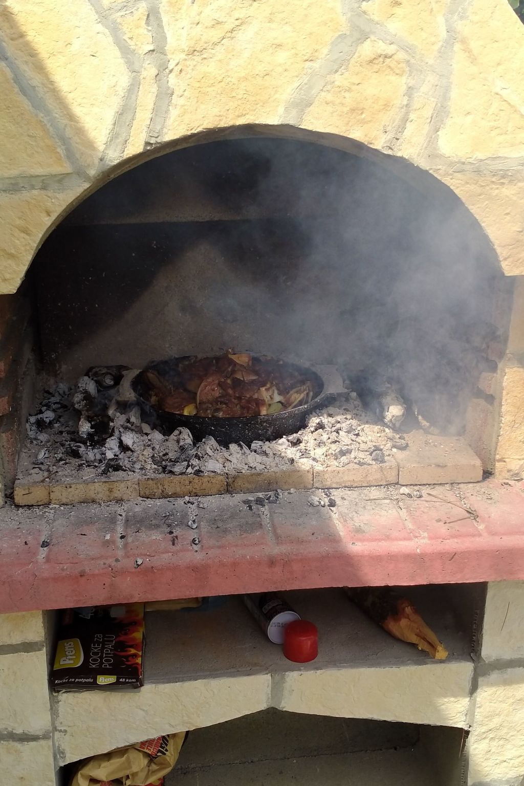 Anwesen "Nina" auf einem eingezäunten Grundstück-Image-tags.info