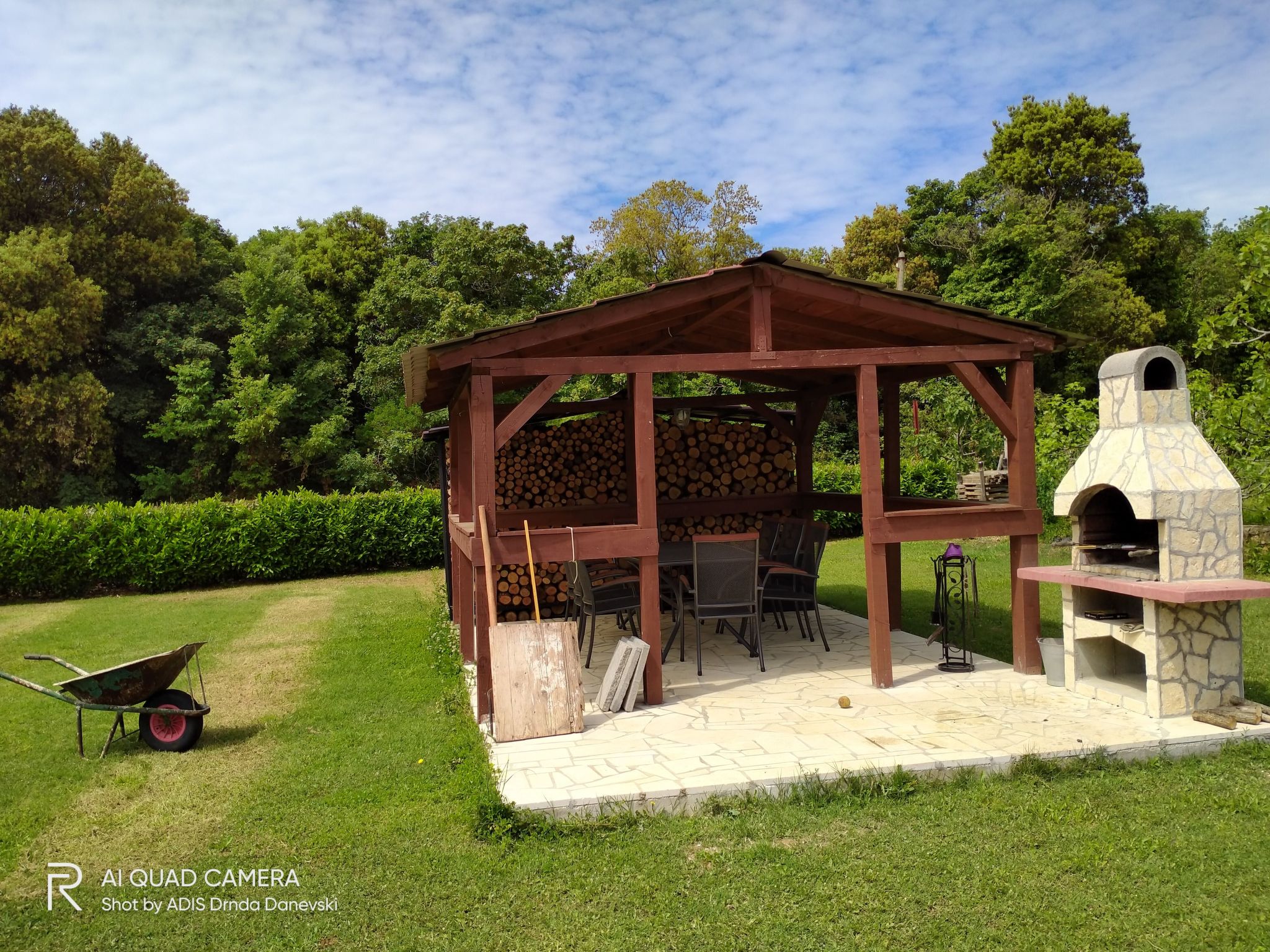 Anwesen "Nina" auf einem eingezäunten Grundstück-Dehors