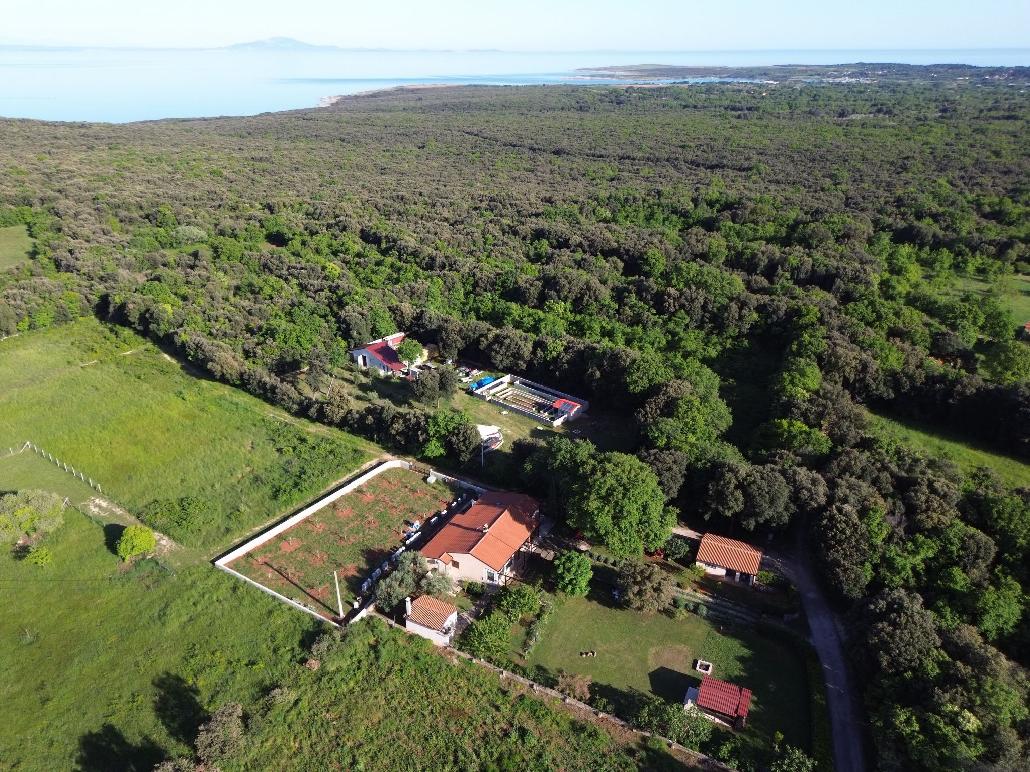 Anwesen "Nina" auf einem eingezäunten Grundstück-Dehors