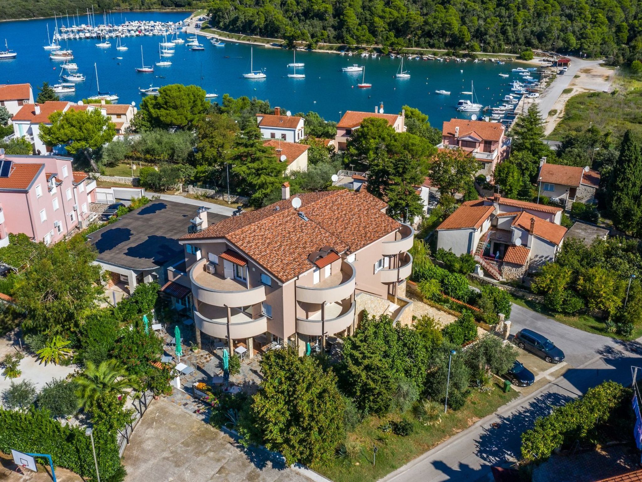 mit Bootsanleger Apartment in Banjole