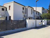Wohnung in Pomer mit Kleinem Garten