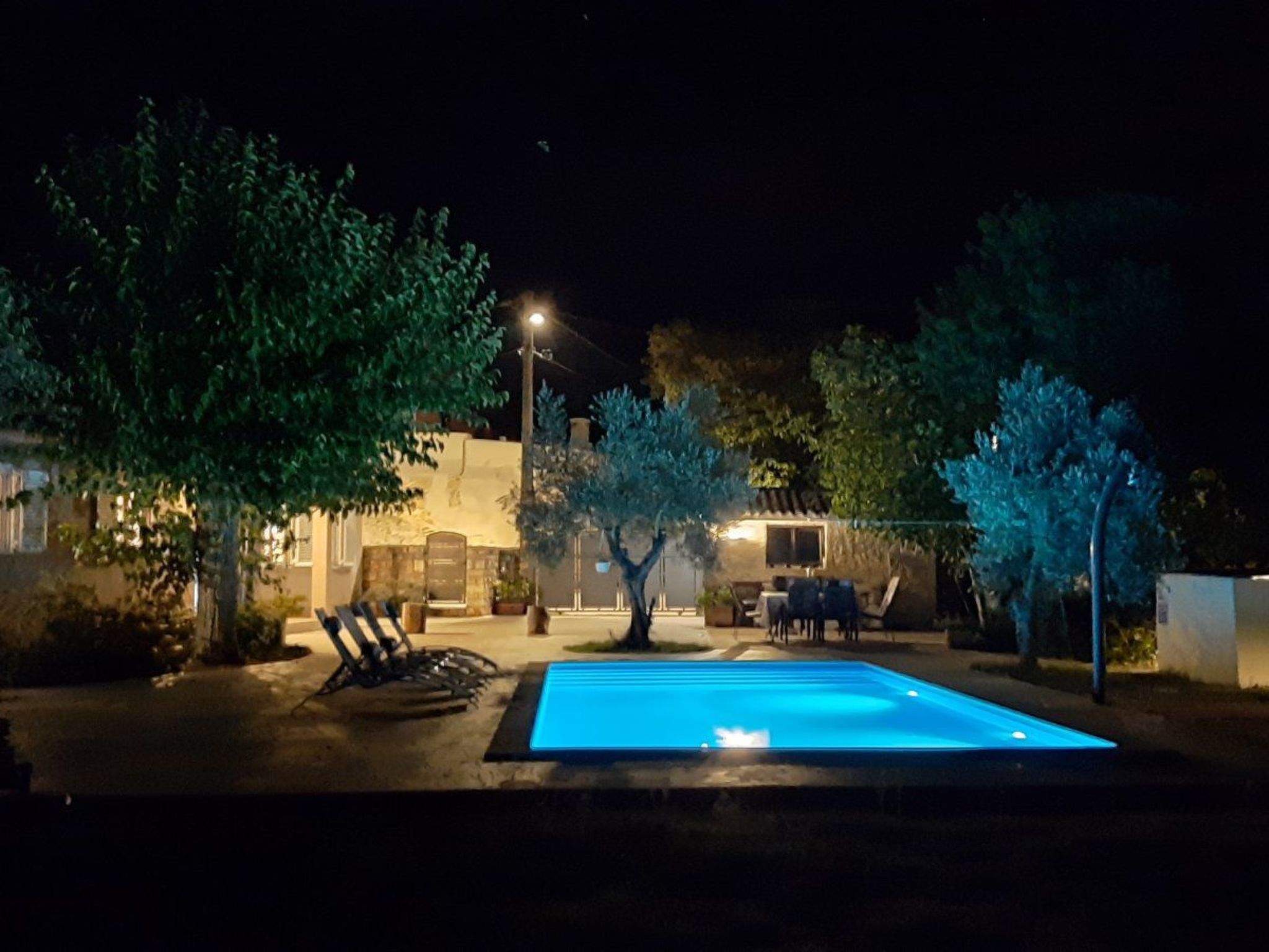 AQUA mit Pool-Dedans