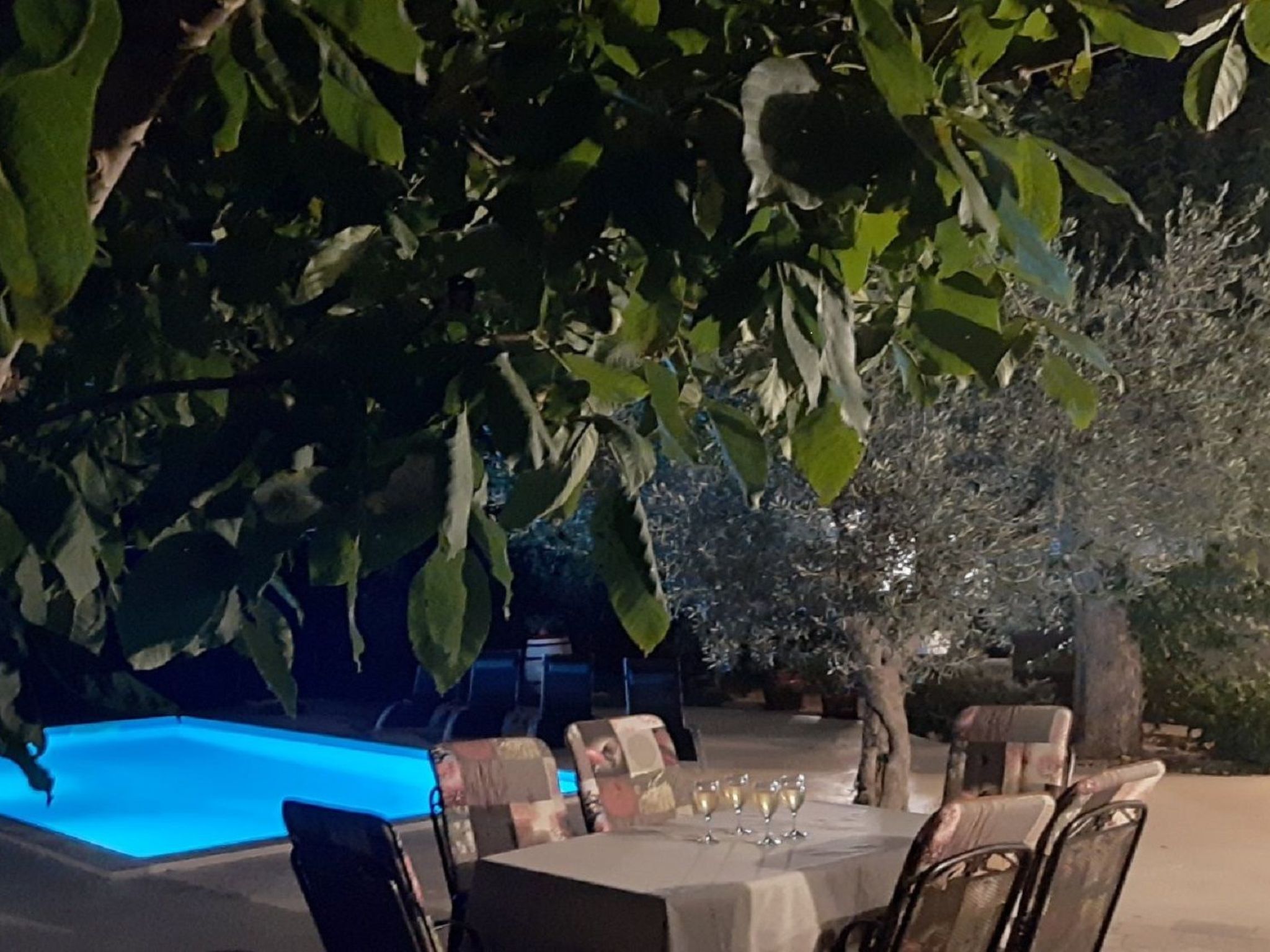 AQUA mit Pool-Dedans