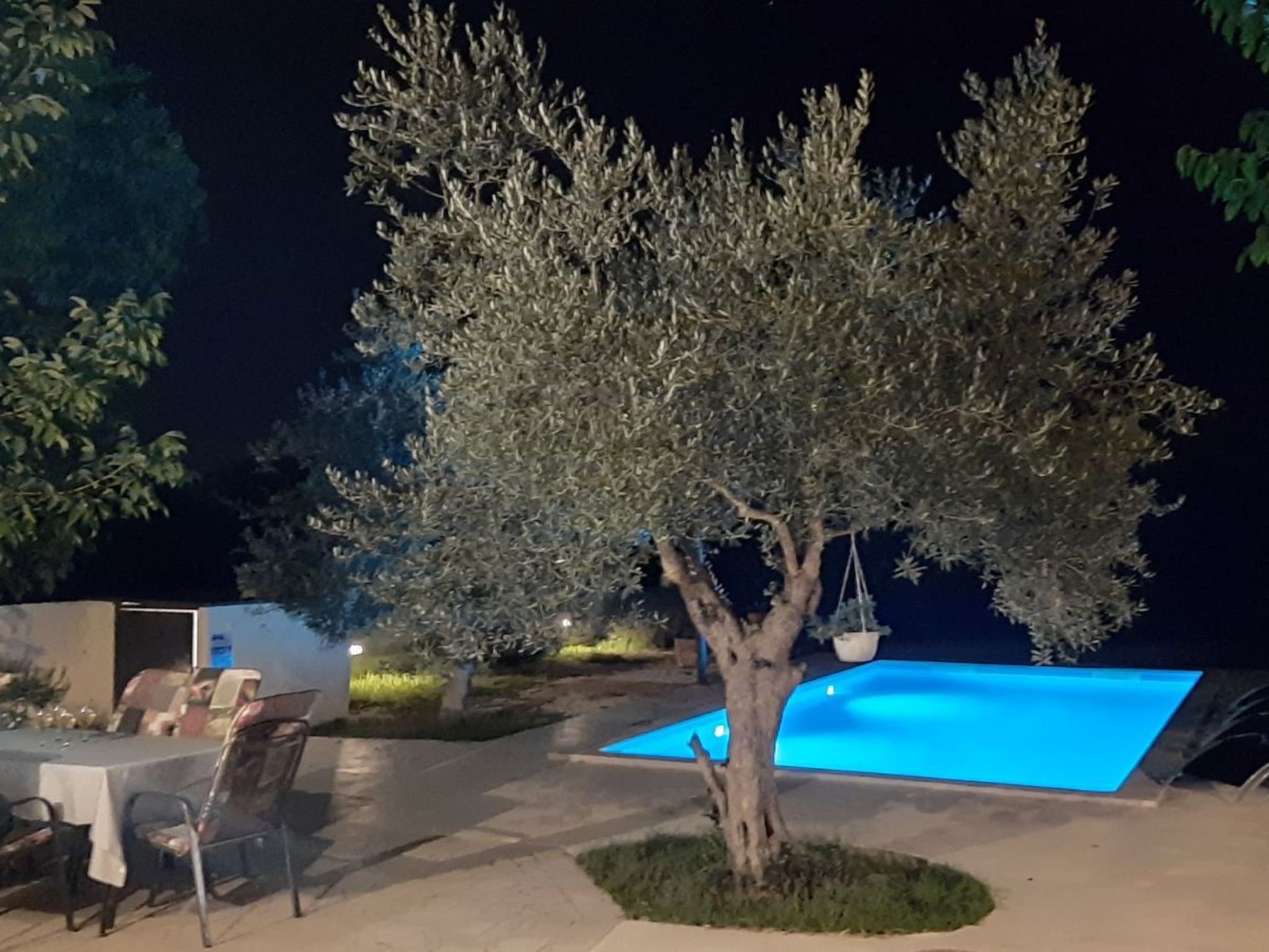 AQUA mit Pool-Dedans