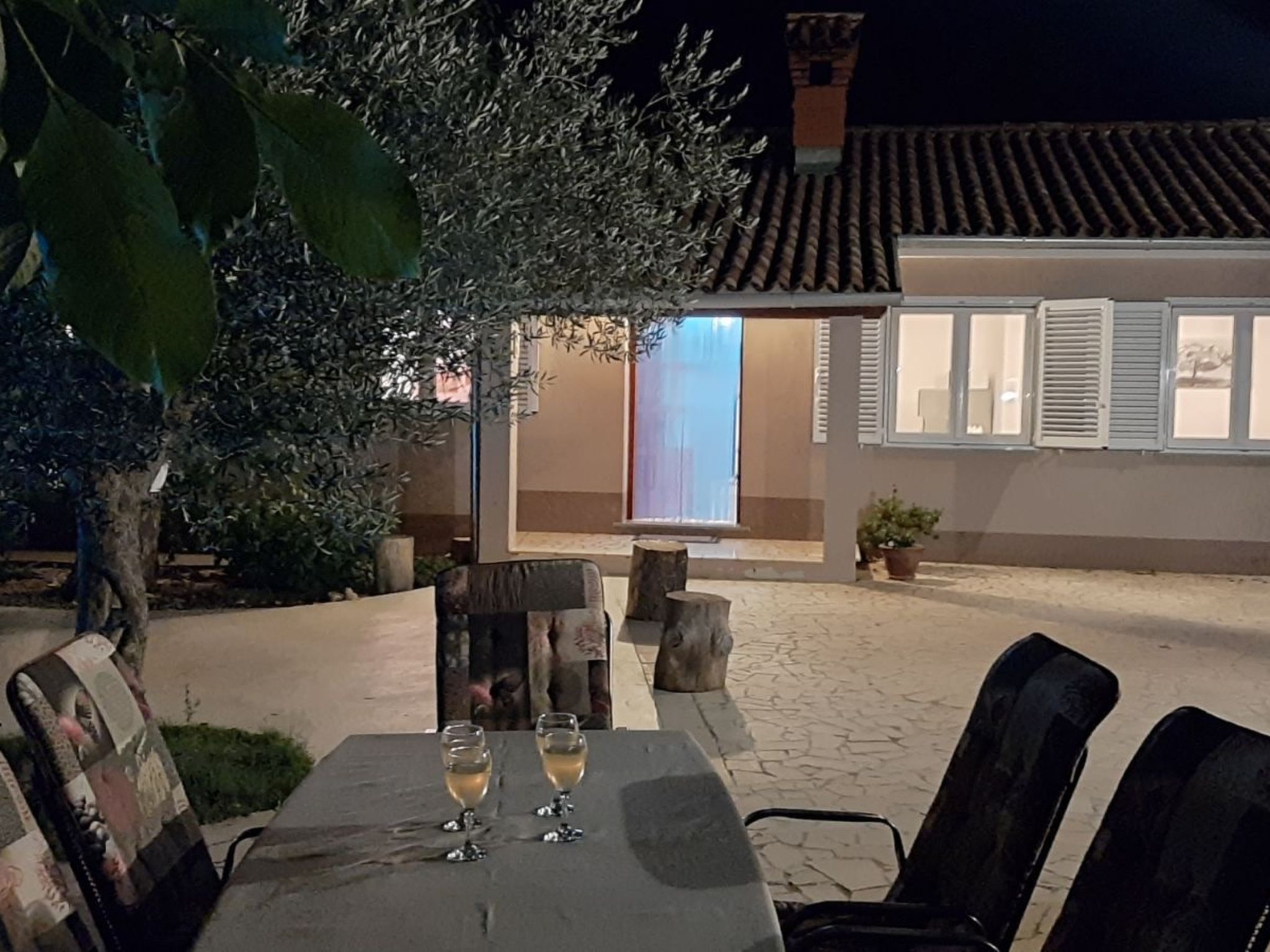 AQUA mit Pool-Dedans